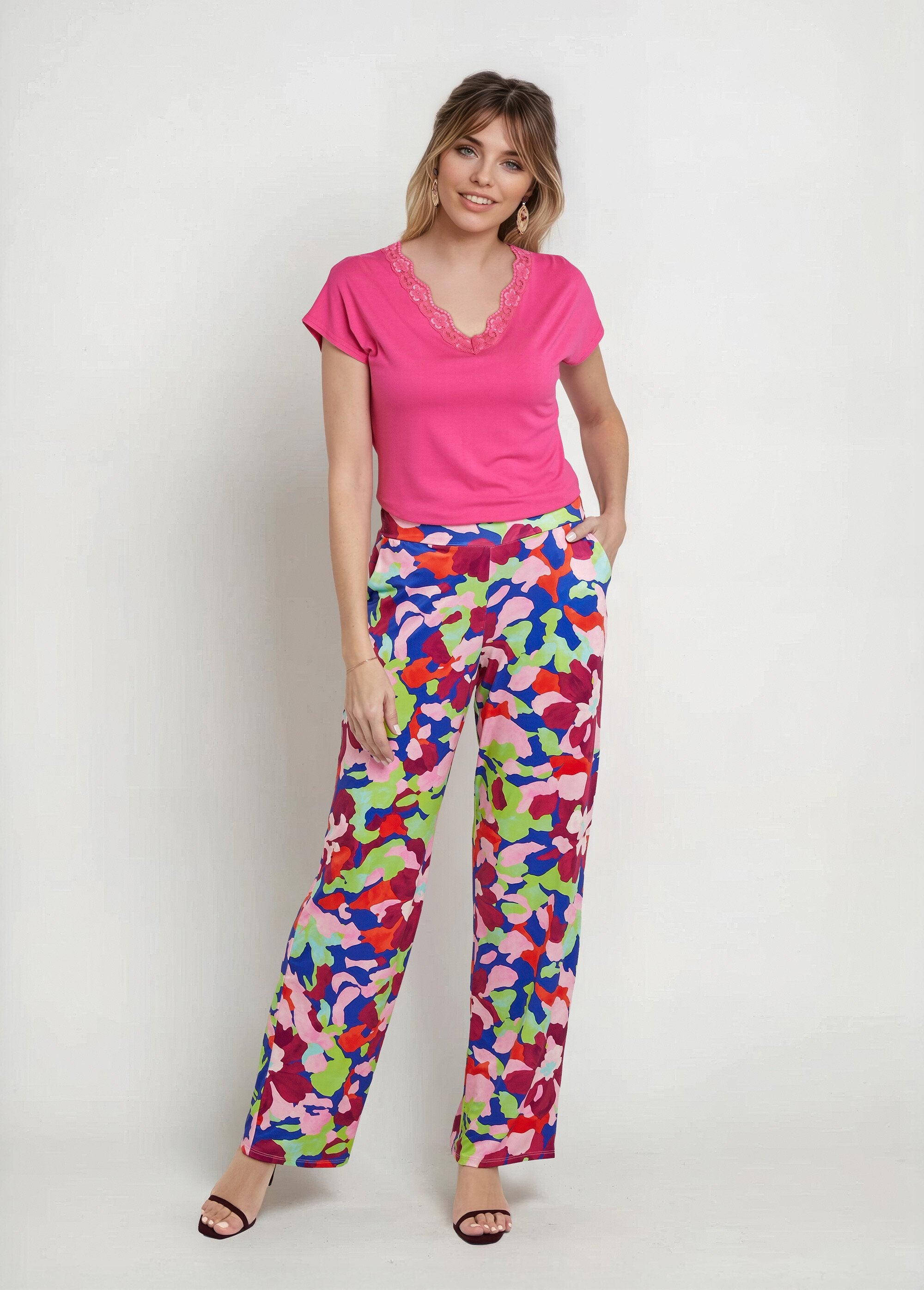 Pantalones_elásticos_fluidos,_estampado_floral_llamativo_Estampados_de_rosas_SF1_slim