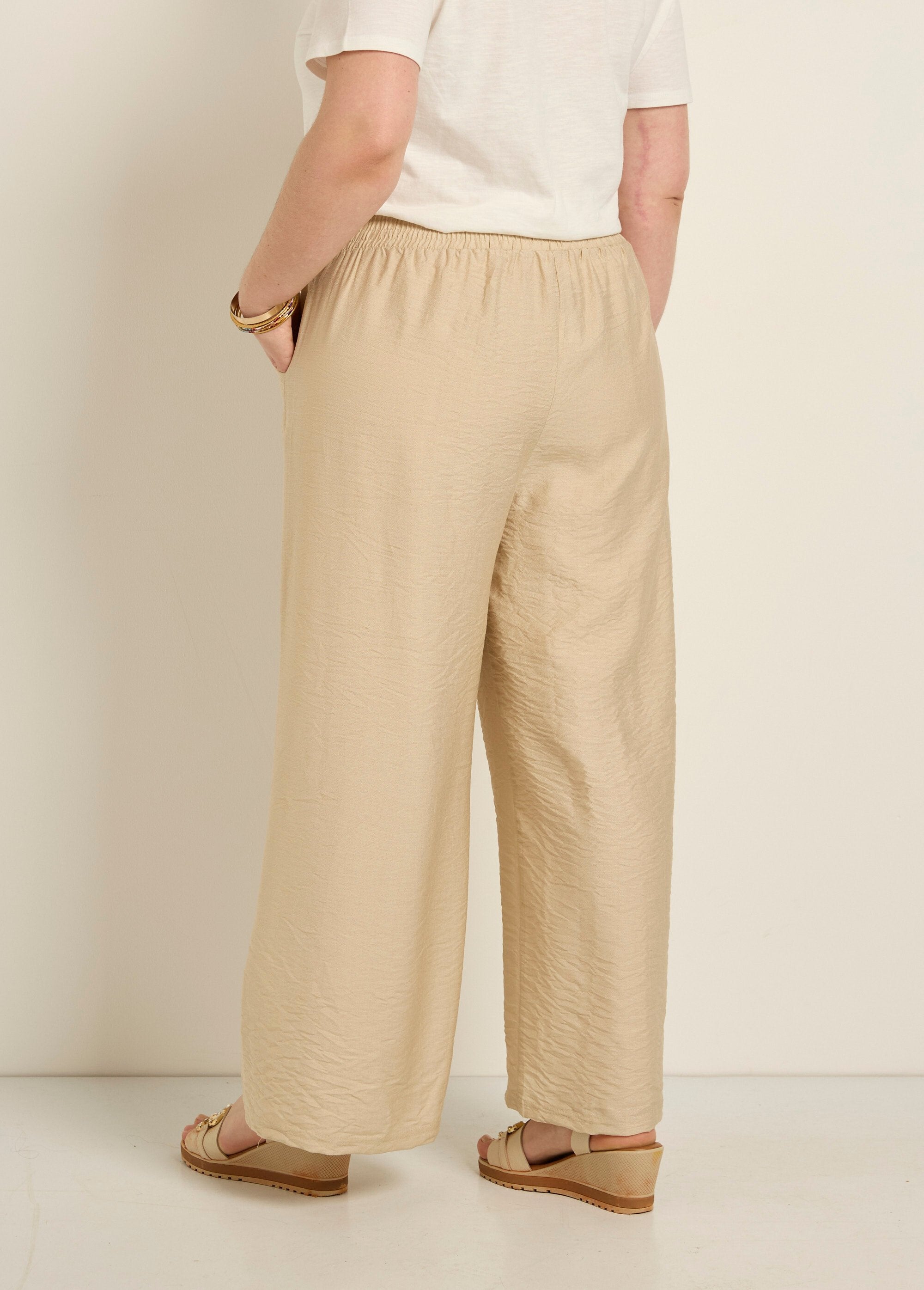 Pantalón_de_cintura_elástica_ancha,_liso._Beige_DO1_curvy