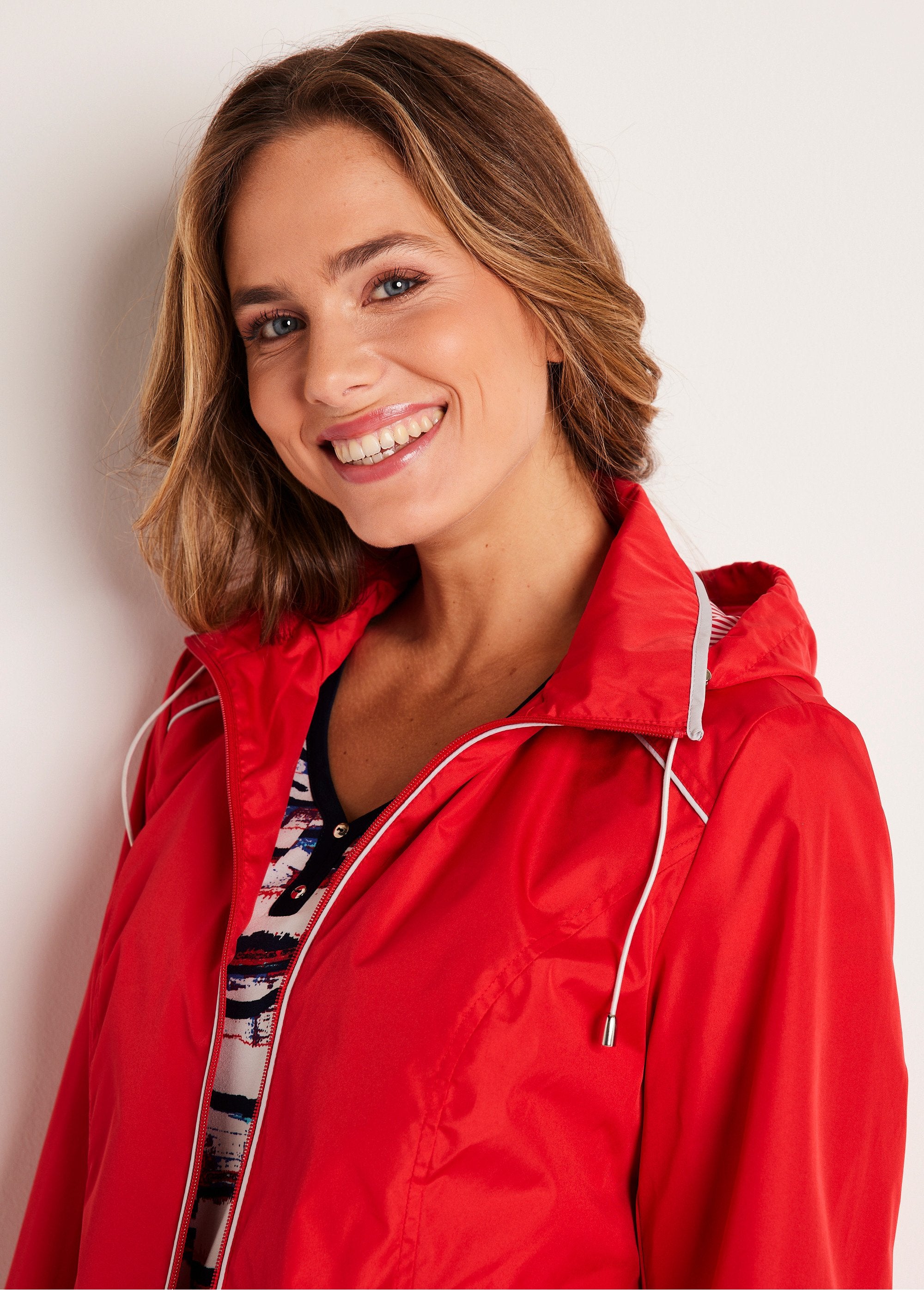 Parka_corta_con_cremallera_Rojo_DE1_slim