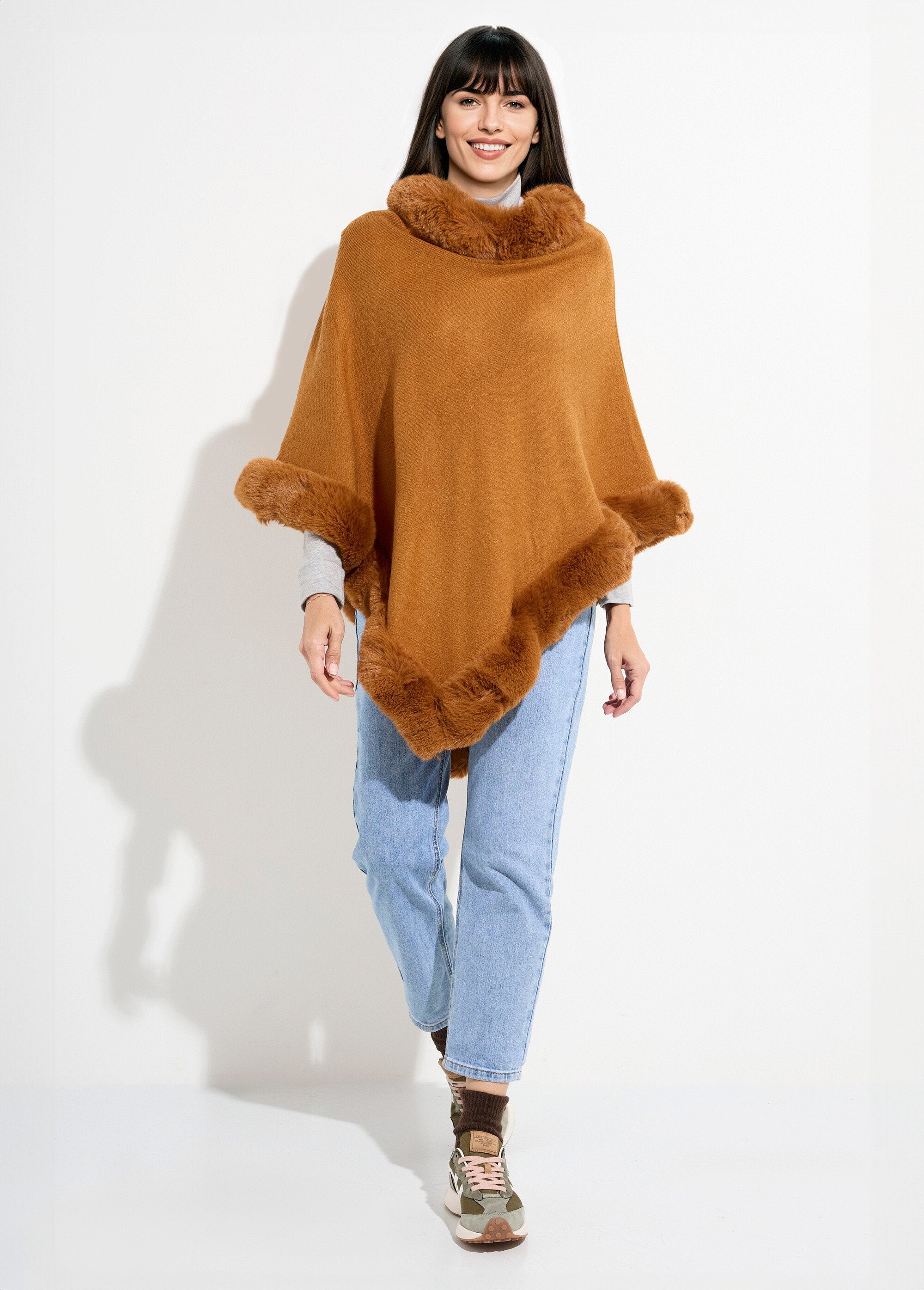 Pull_cape,_bord_fourrure_ton_sur_ton_Camel_SF1_slim