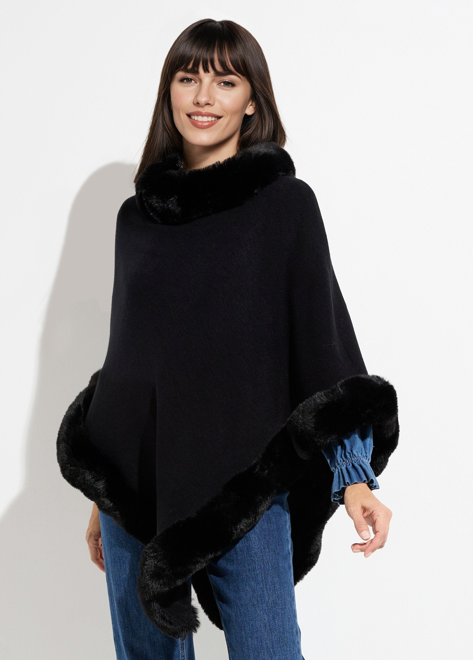 Pull_cape,_bord_fourrure_ton_sur_ton_Noir_FA1_slim