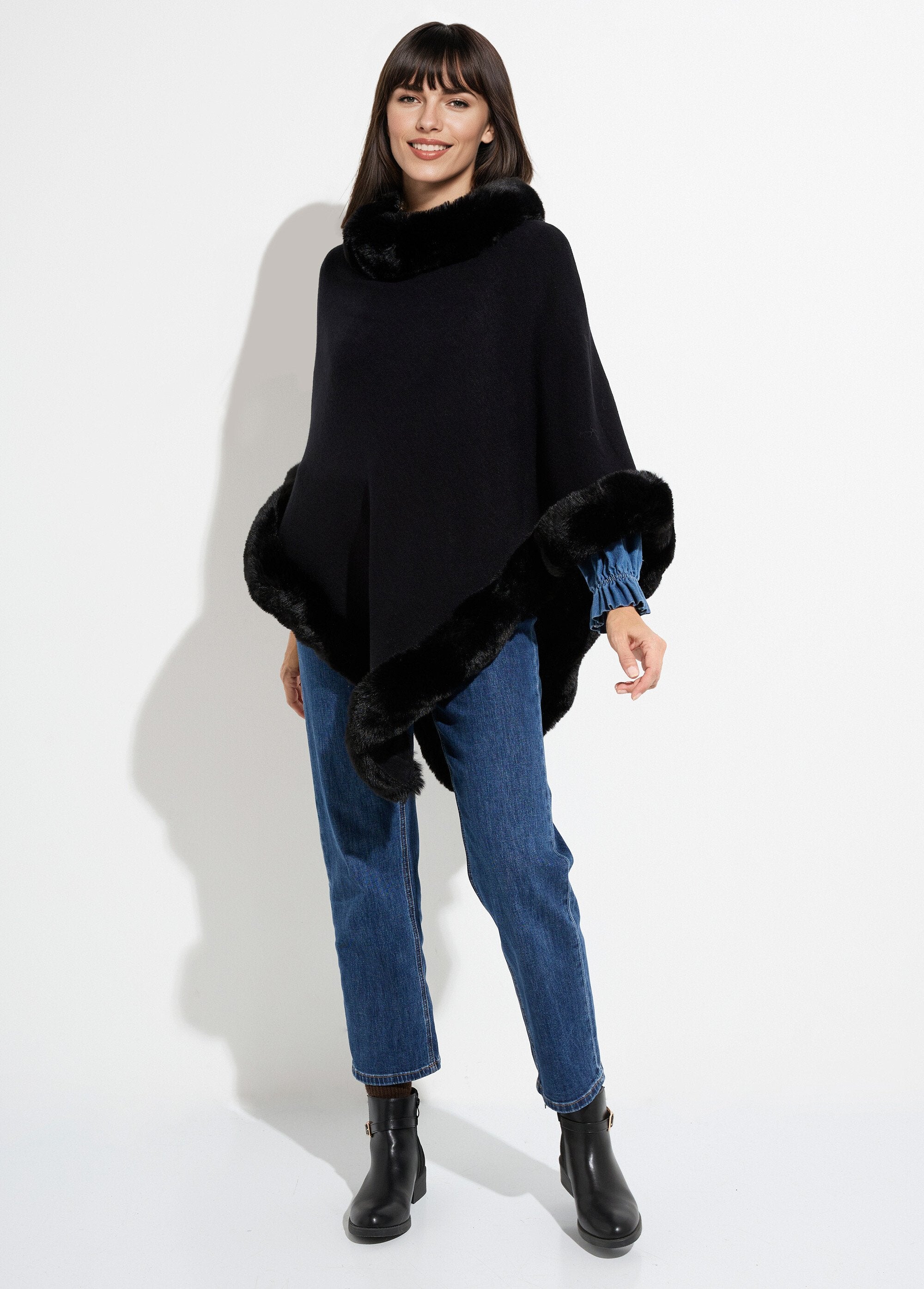 Pull_cape,_bord_fourrure_ton_sur_ton_Noir_SF1_slim