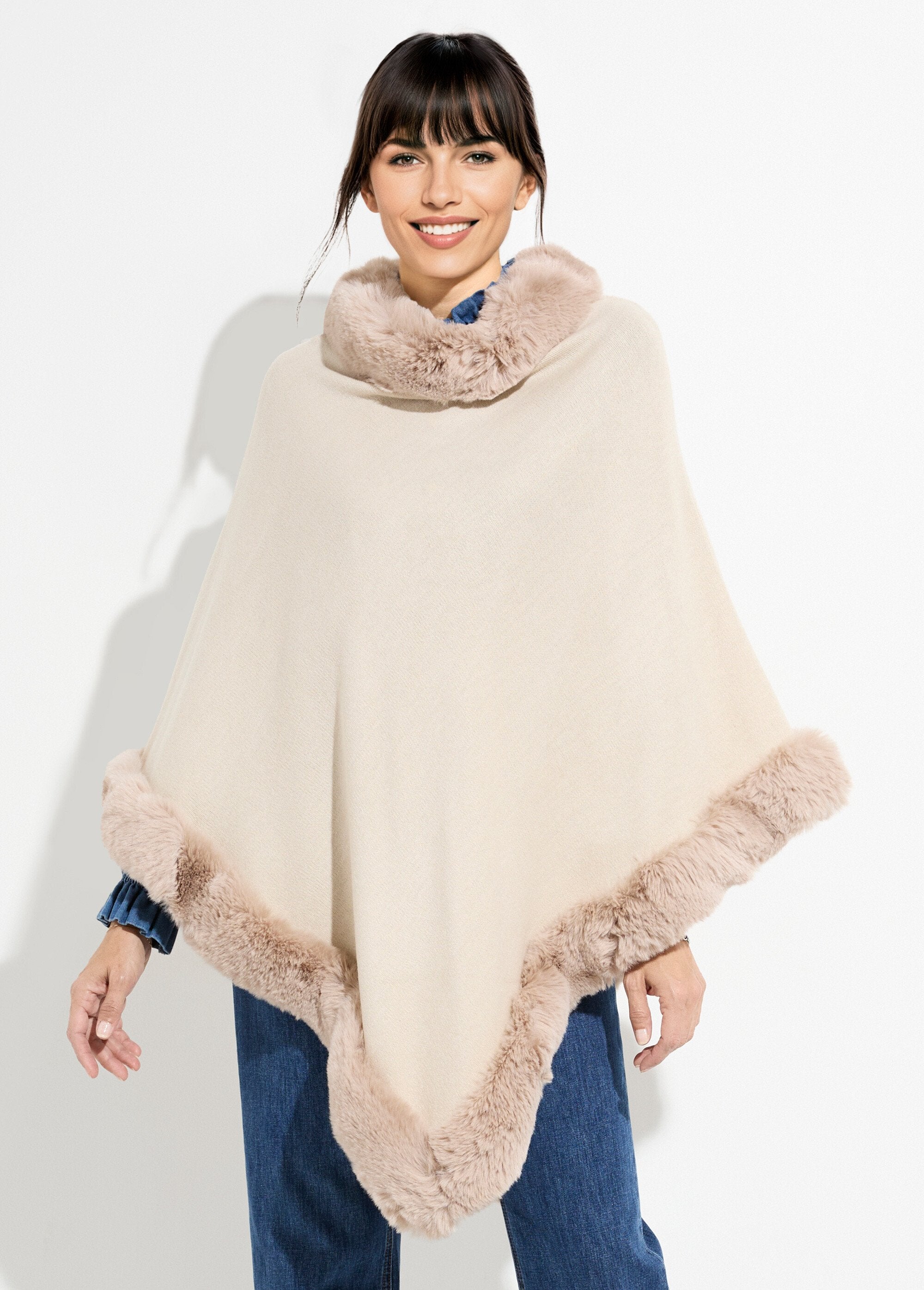 Pull_cape,_bord_fourrure_ton_sur_ton_Ecru_FA1_slim