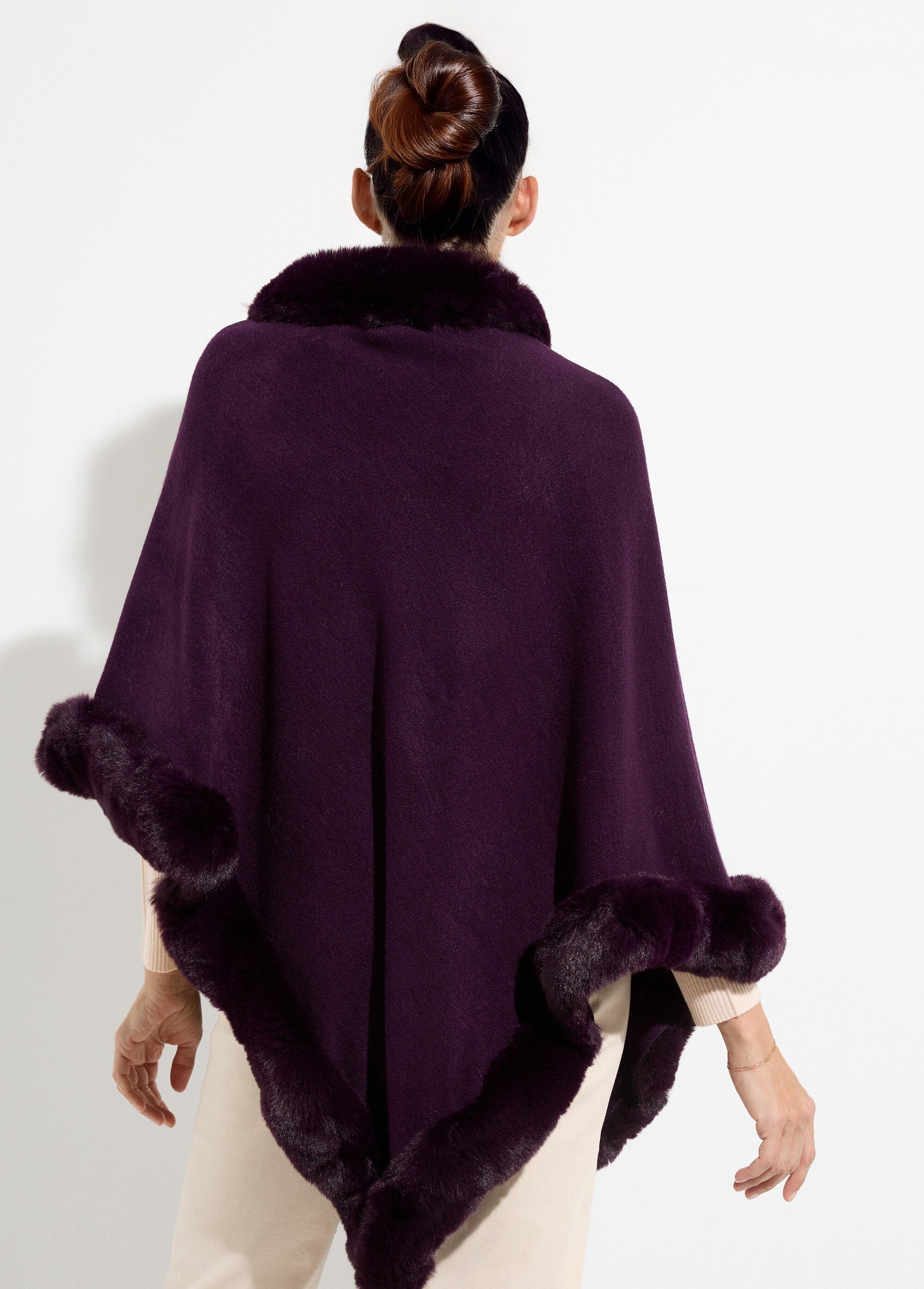 Pull_cape,_bord_fourrure_ton_sur_ton_Prune_DO1_slim