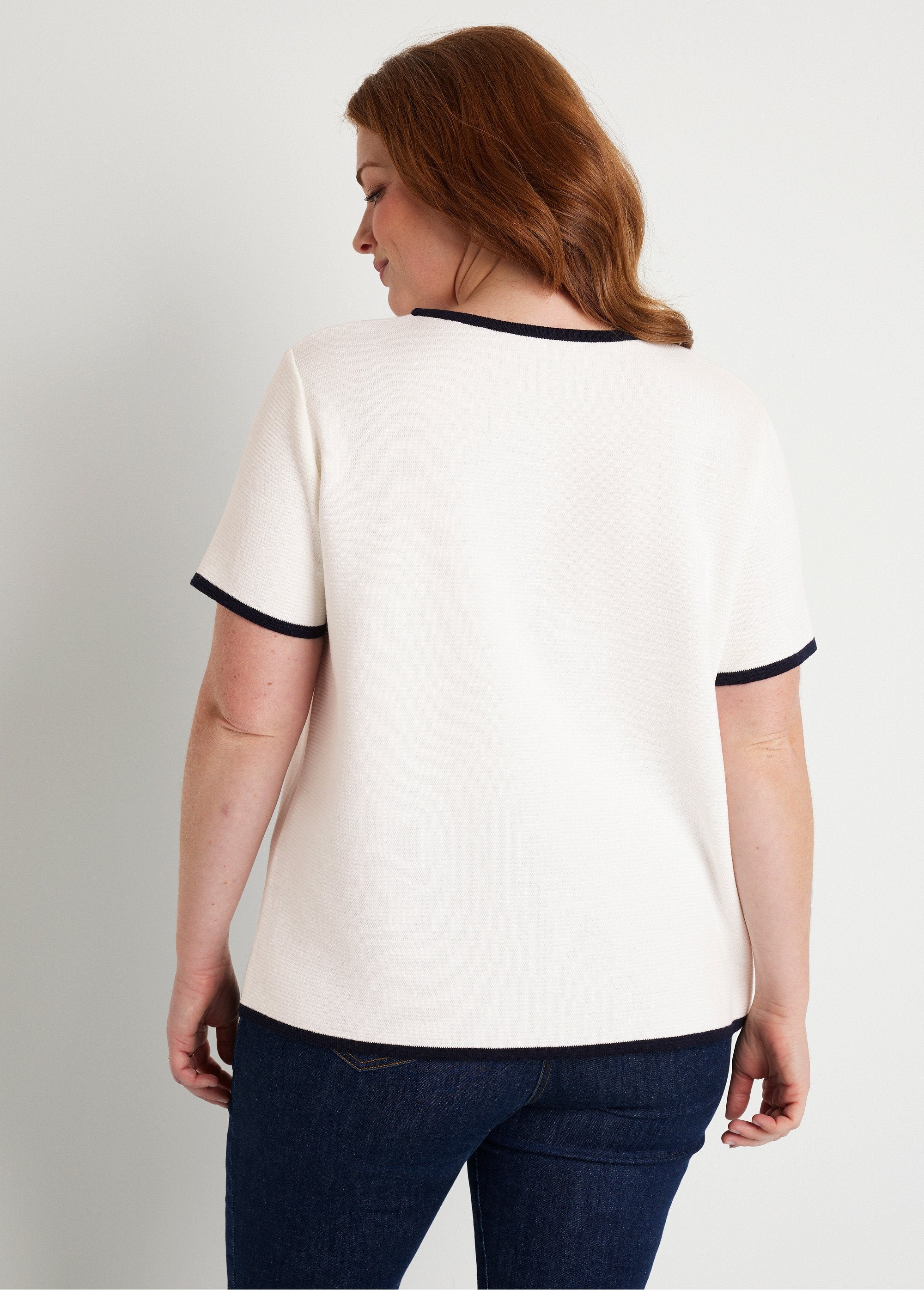 Jersey_corto_bicolor_de_manga_corta_Blanco_y_azul_marino_DO1_curvy