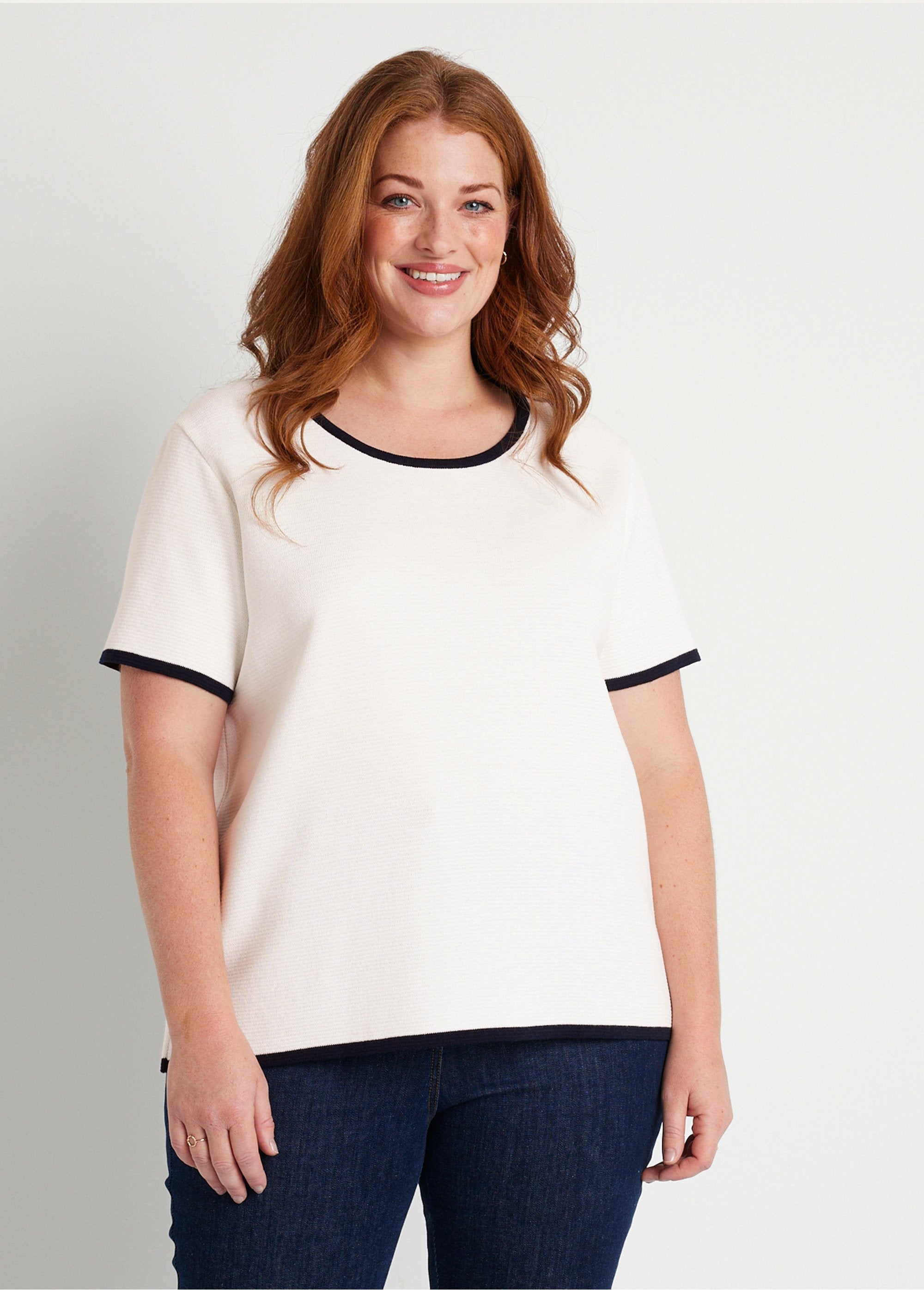 Jersey_corto_bicolor_de_manga_corta_Blanco_y_azul_marino_FA1_curvy