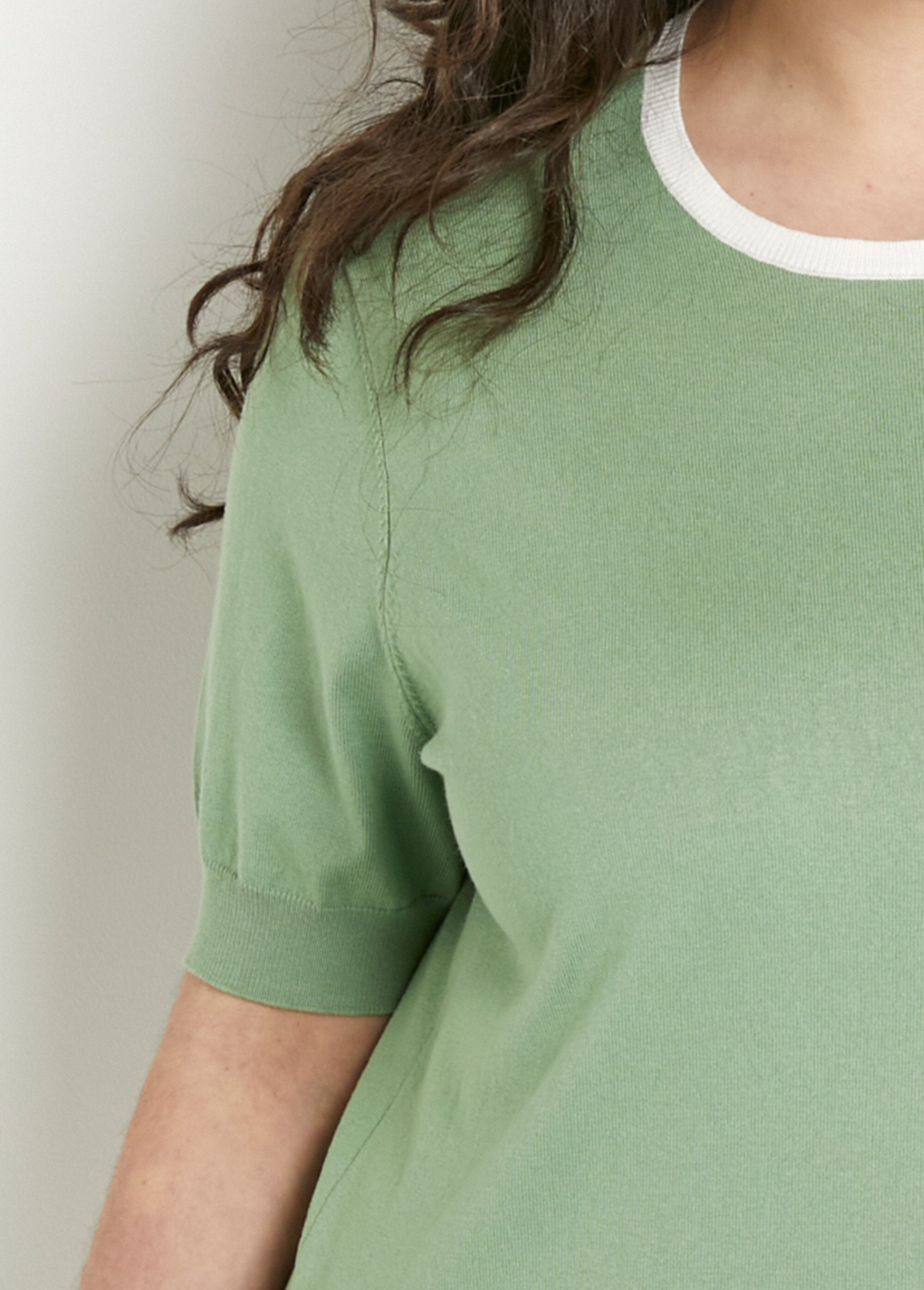 Jersey_suave_de_manga_corta_y_cuello_redondo_agua_verde_DE1_curvy