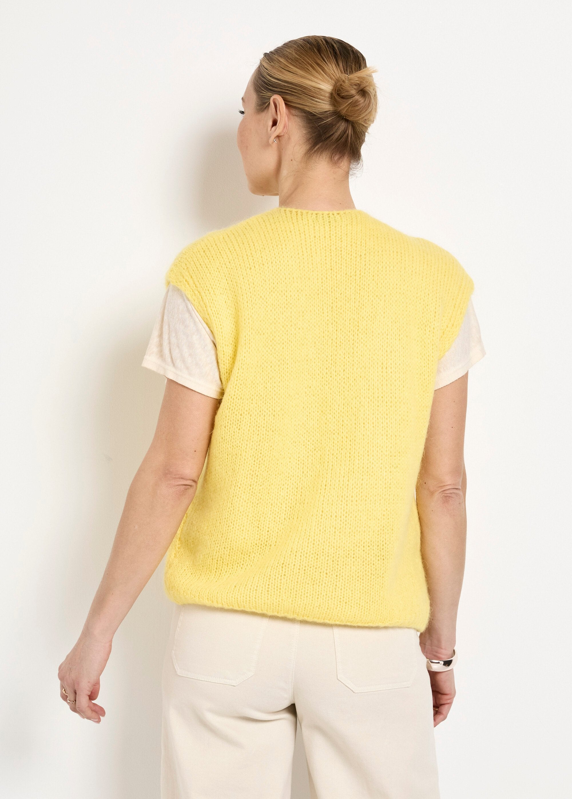 Suéter_cálido_de_lana_mohair_sin_mangas_de_borde_a_borde_AMARILLO_DO1_slim