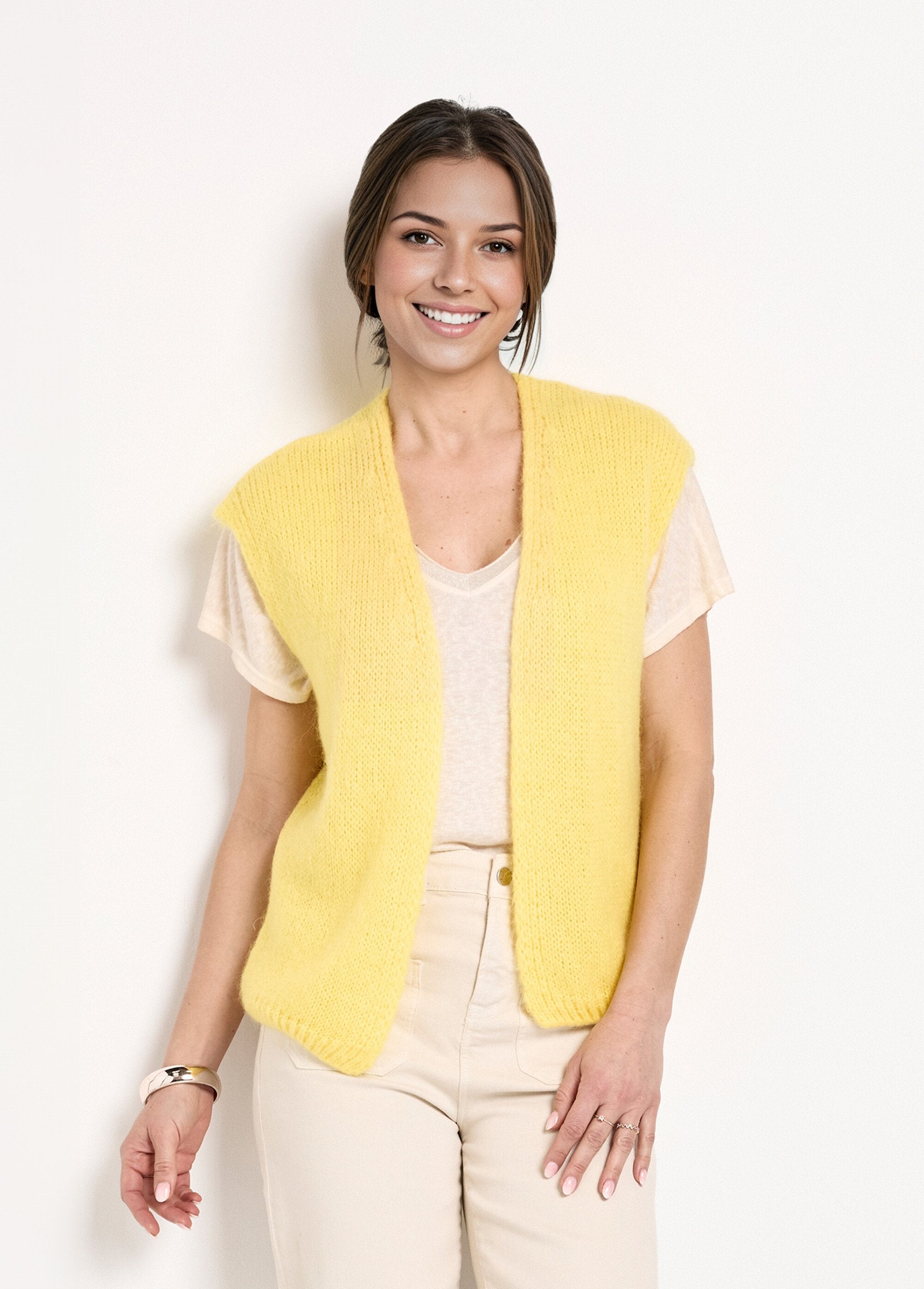 Suéter_cálido_de_lana_mohair_sin_mangas_de_borde_a_borde_AMARILLO_FA1_slim