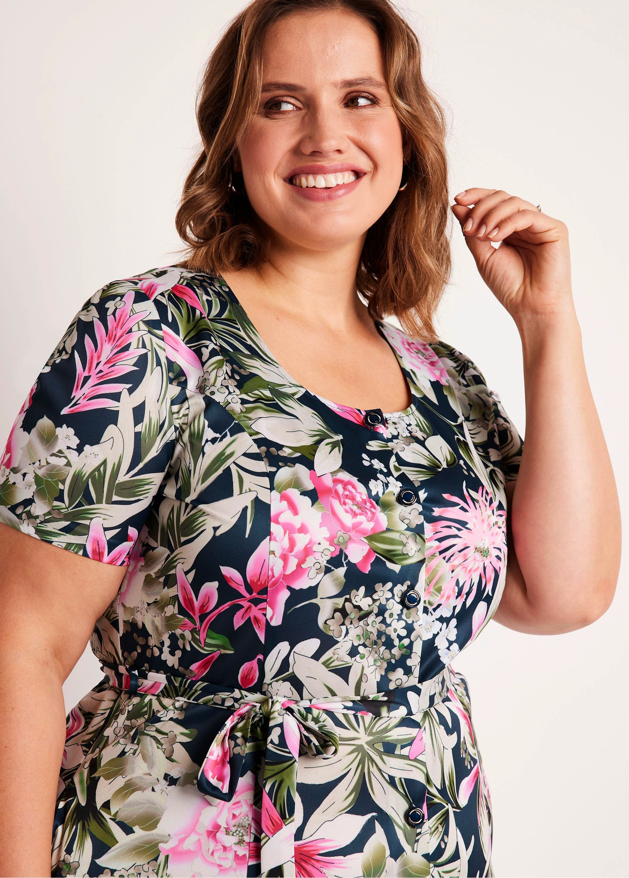 Vestido_midi_estampado_con_botones_Azul_marino_y_fucsia_DE1_curvy