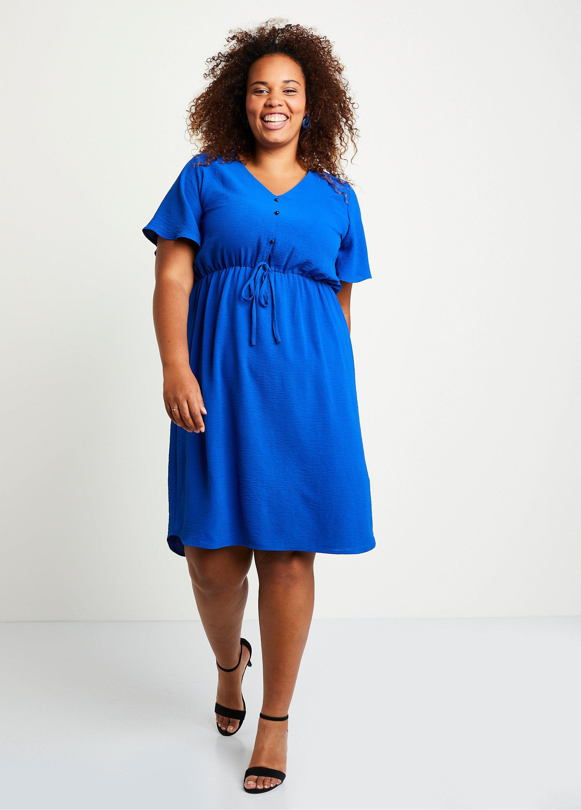 Vestido_corto_liso_evasé_Azul_FA1_curvy