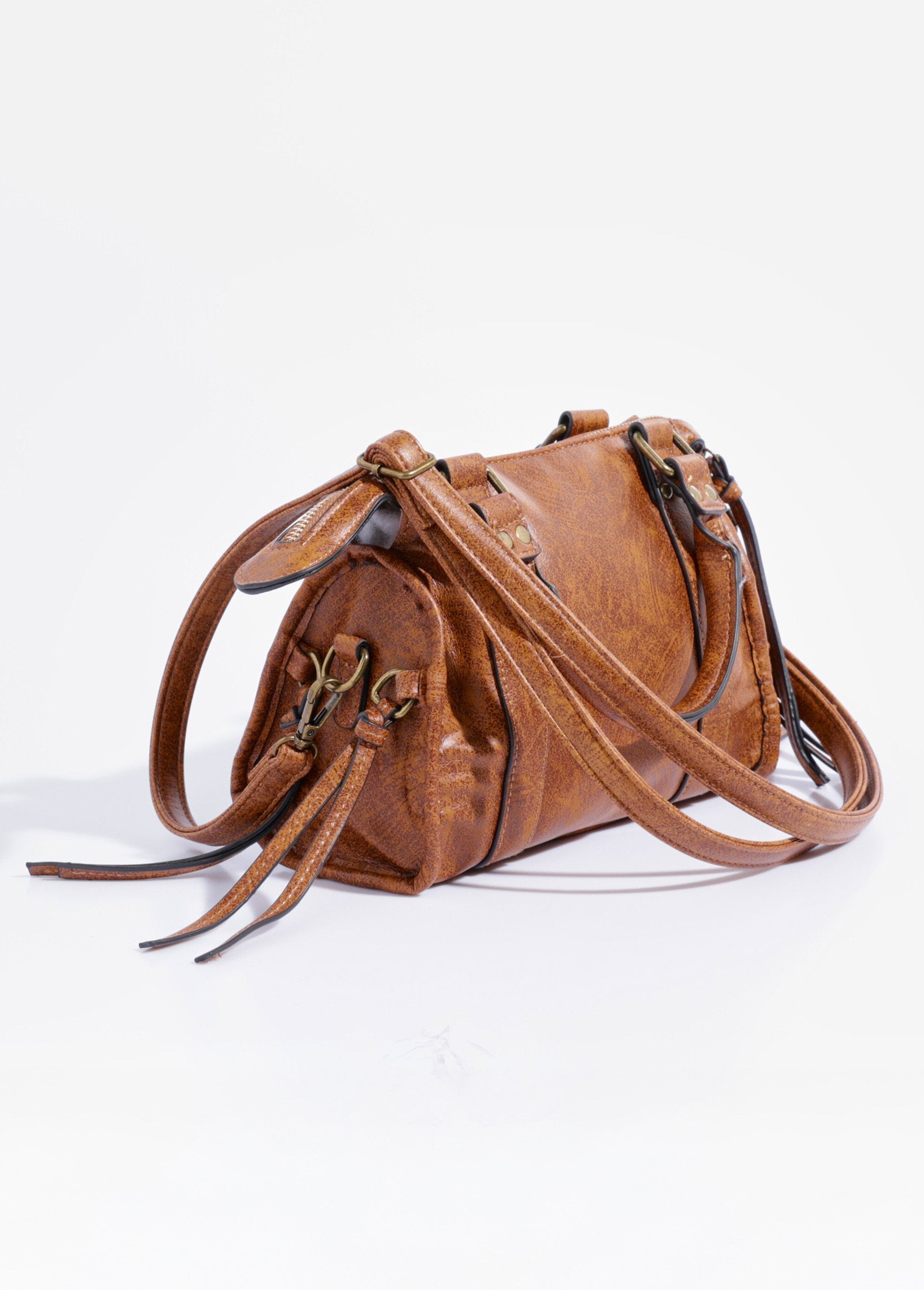 Bolso_de_mano_multieslabones_de_metal_envejecido_camello_DO1_slim