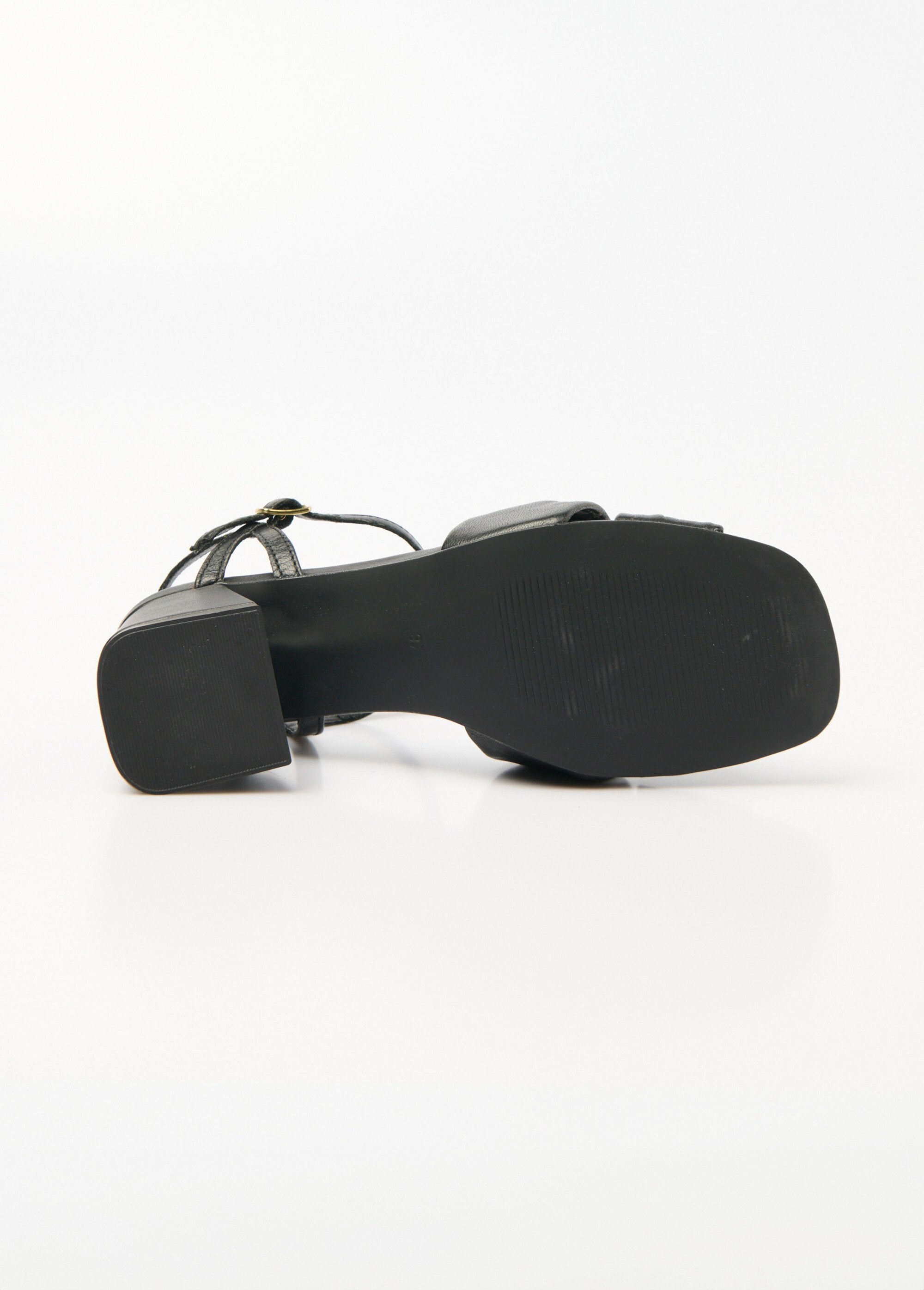 Sandalias_de_piel_con_tiras_plisadas_Negro_UN1_slim