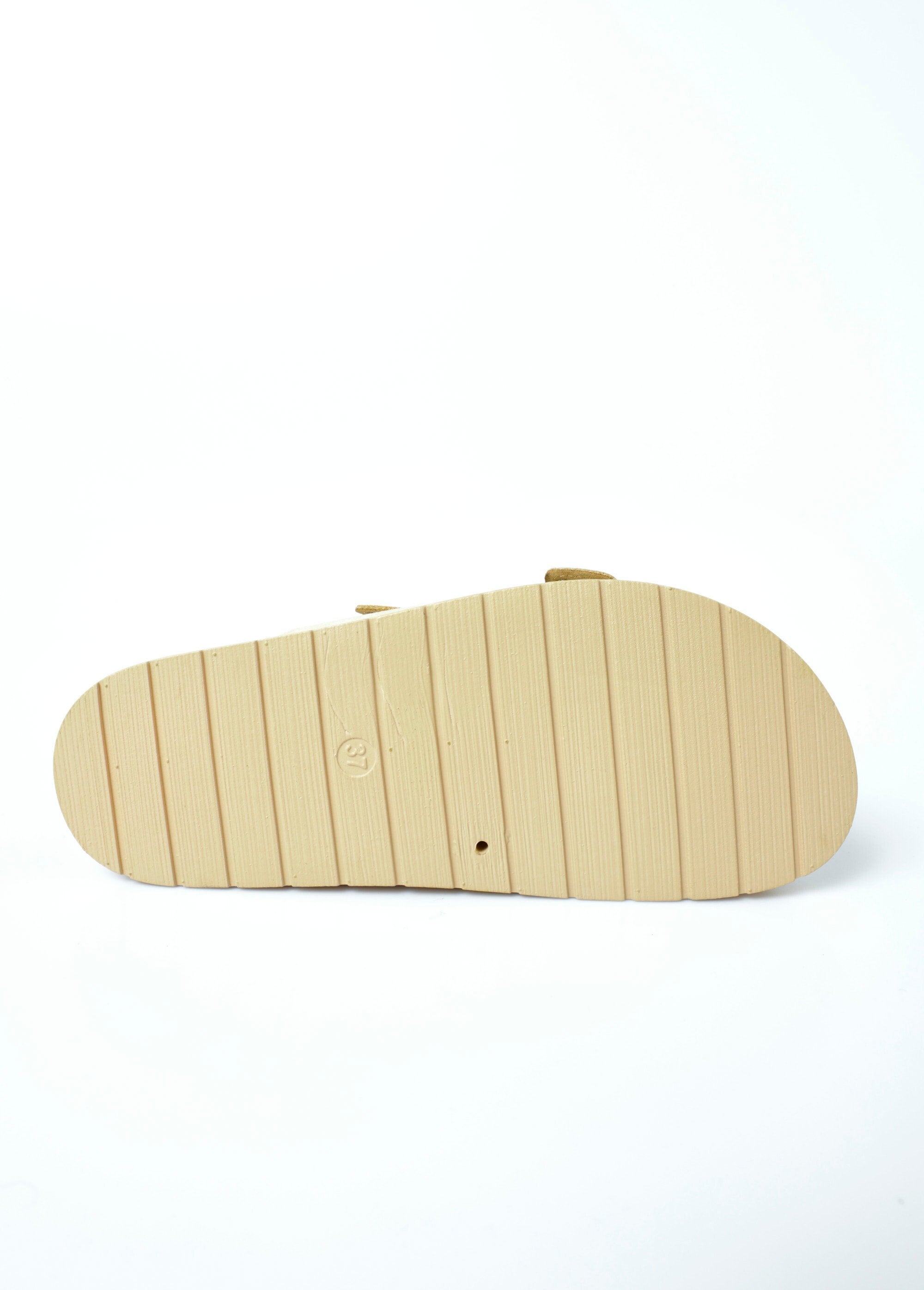 Sandalias_ergonómicas_con_hebillas_y_remaches._Beige_UN1_slim