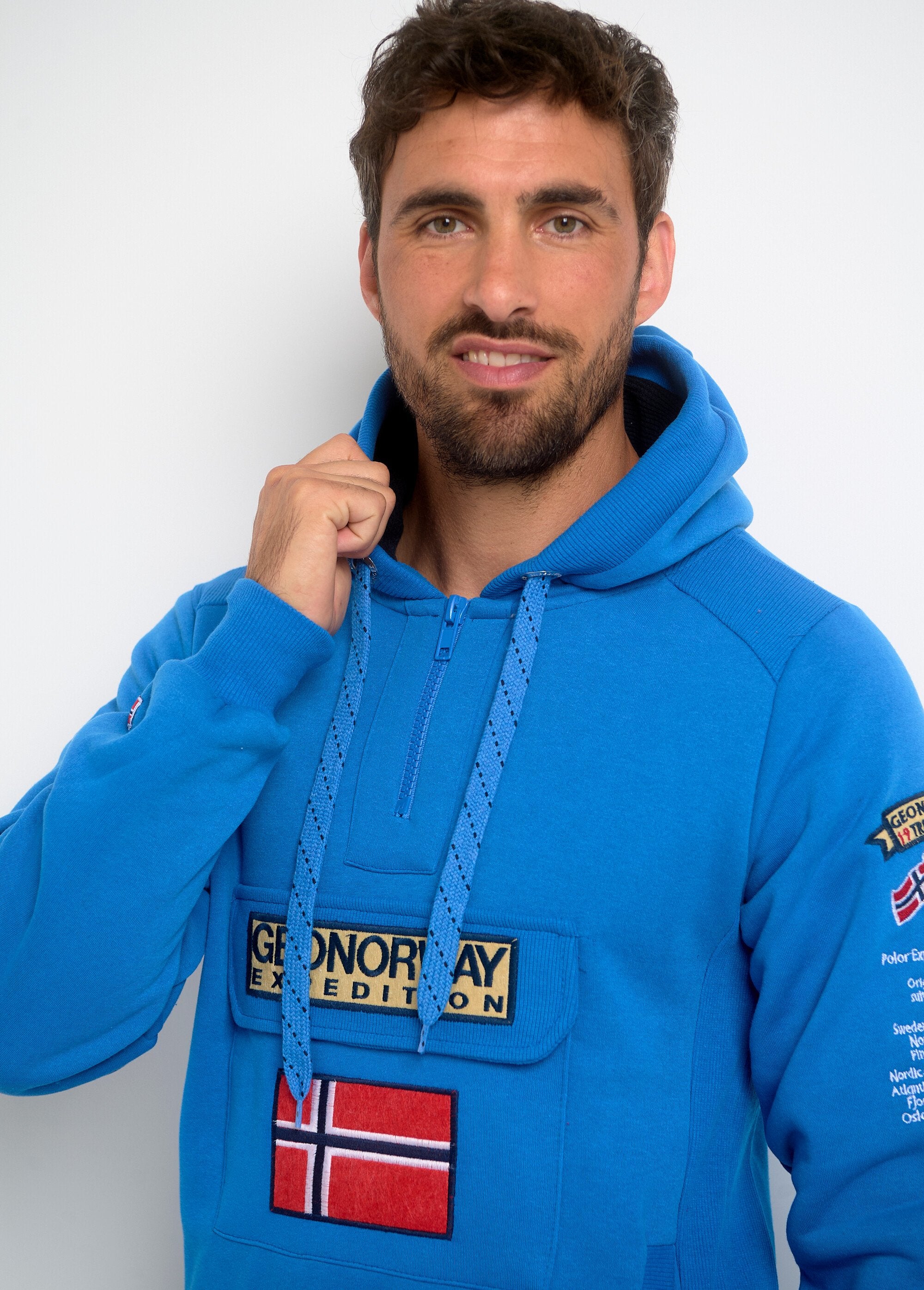 Sudadera_con_capucha_de_manga_larga_y_media_cremallera_azul_real_DE1_slim