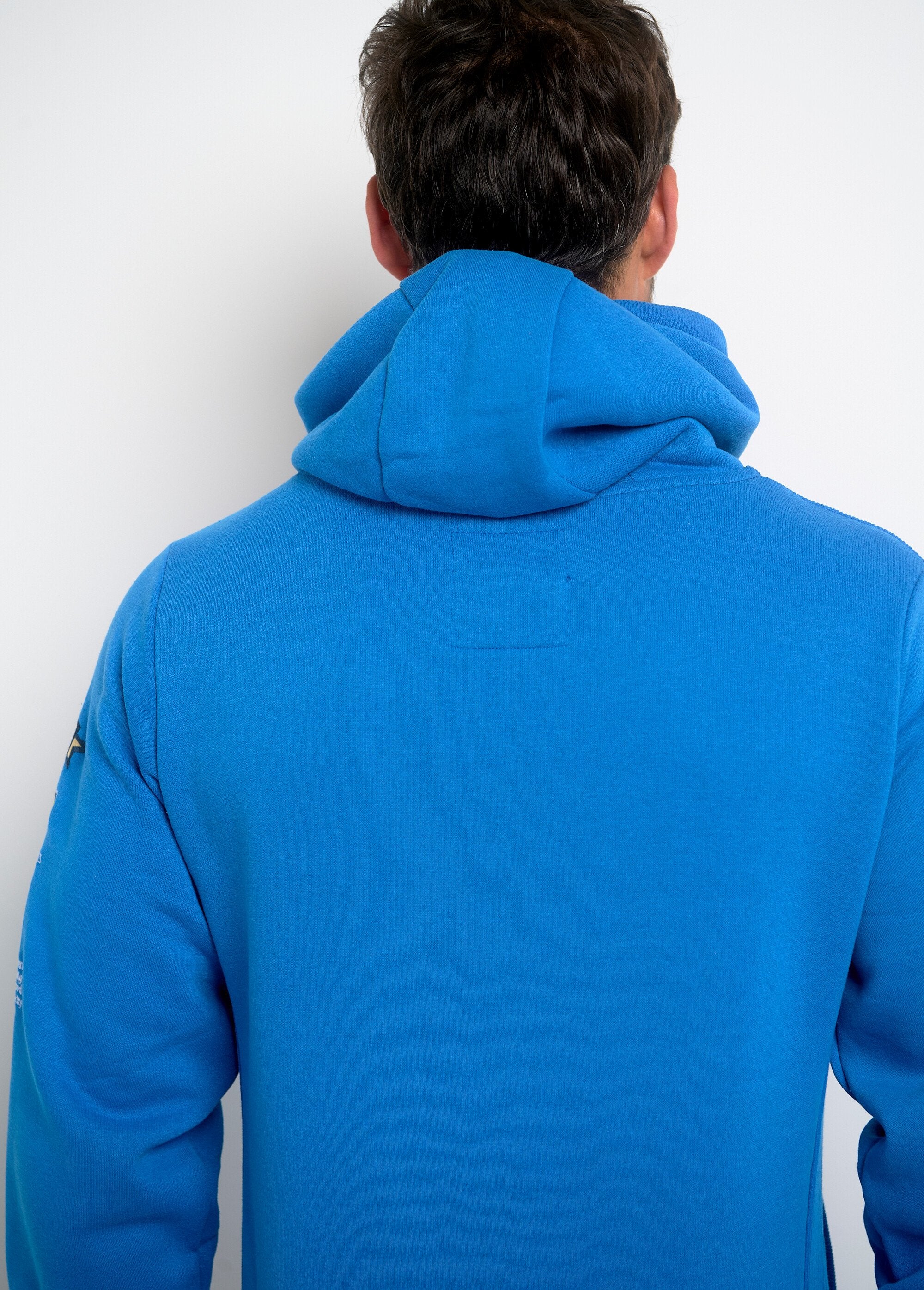 Sudadera_con_capucha_de_manga_larga_y_media_cremallera_azul_real_DO2_slim