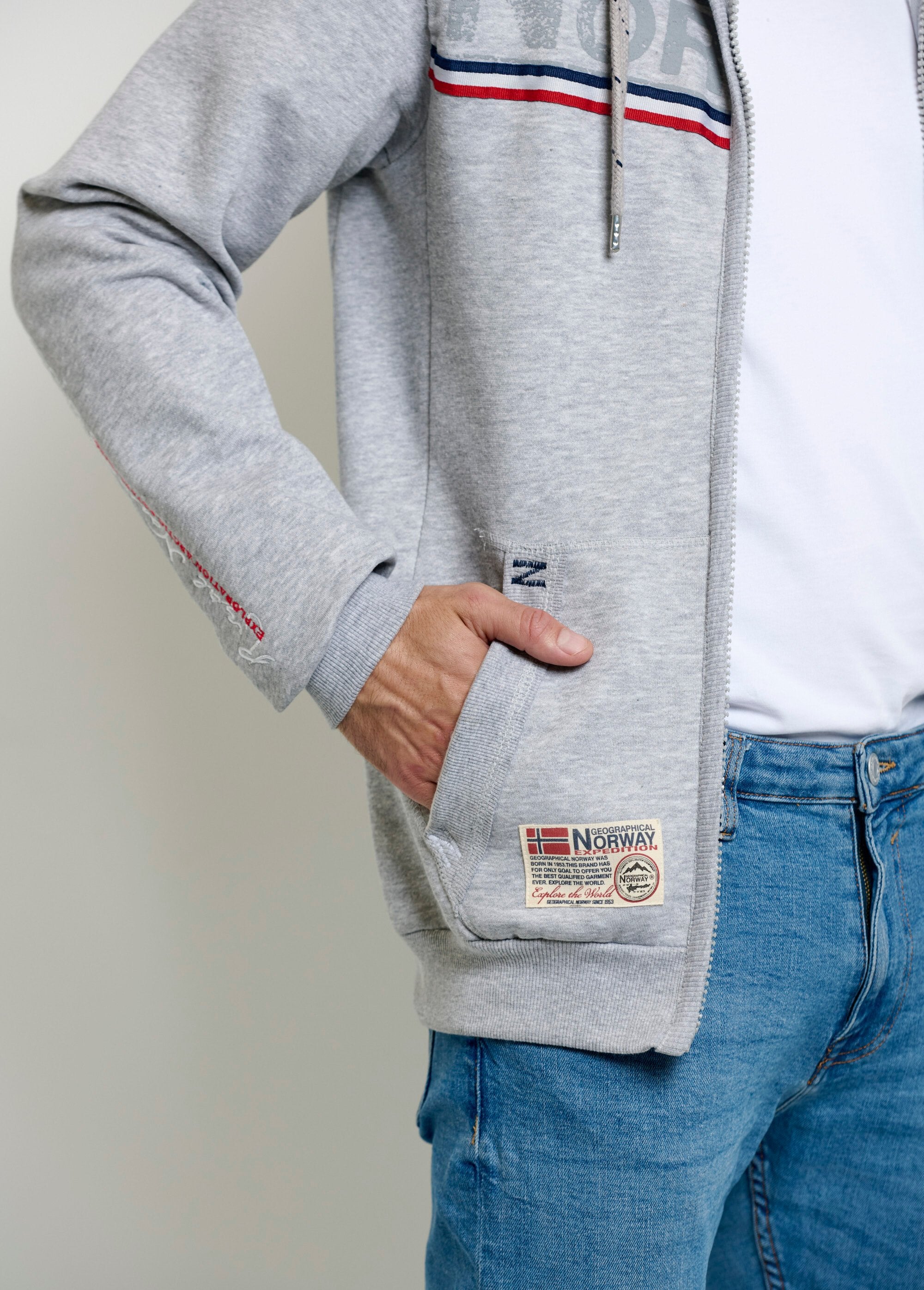 Sudadera_con_capucha_y_letras_para_hombre_Gris_DE2_slim