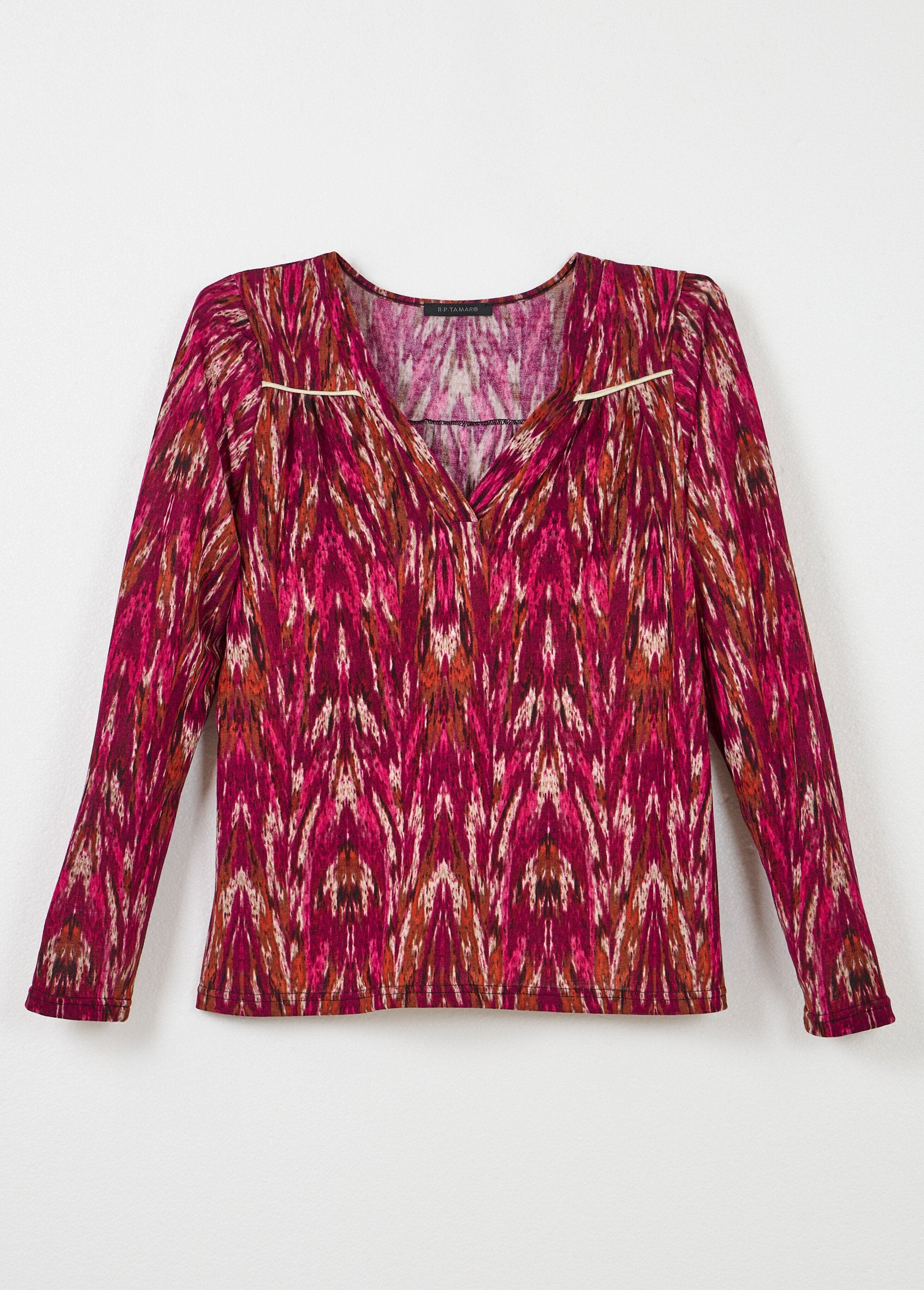 Camiseta_cálida_de_manga_larga_con_cuello_en_V_y_estampado_Grosella_negra_y_beige_AP1_slim