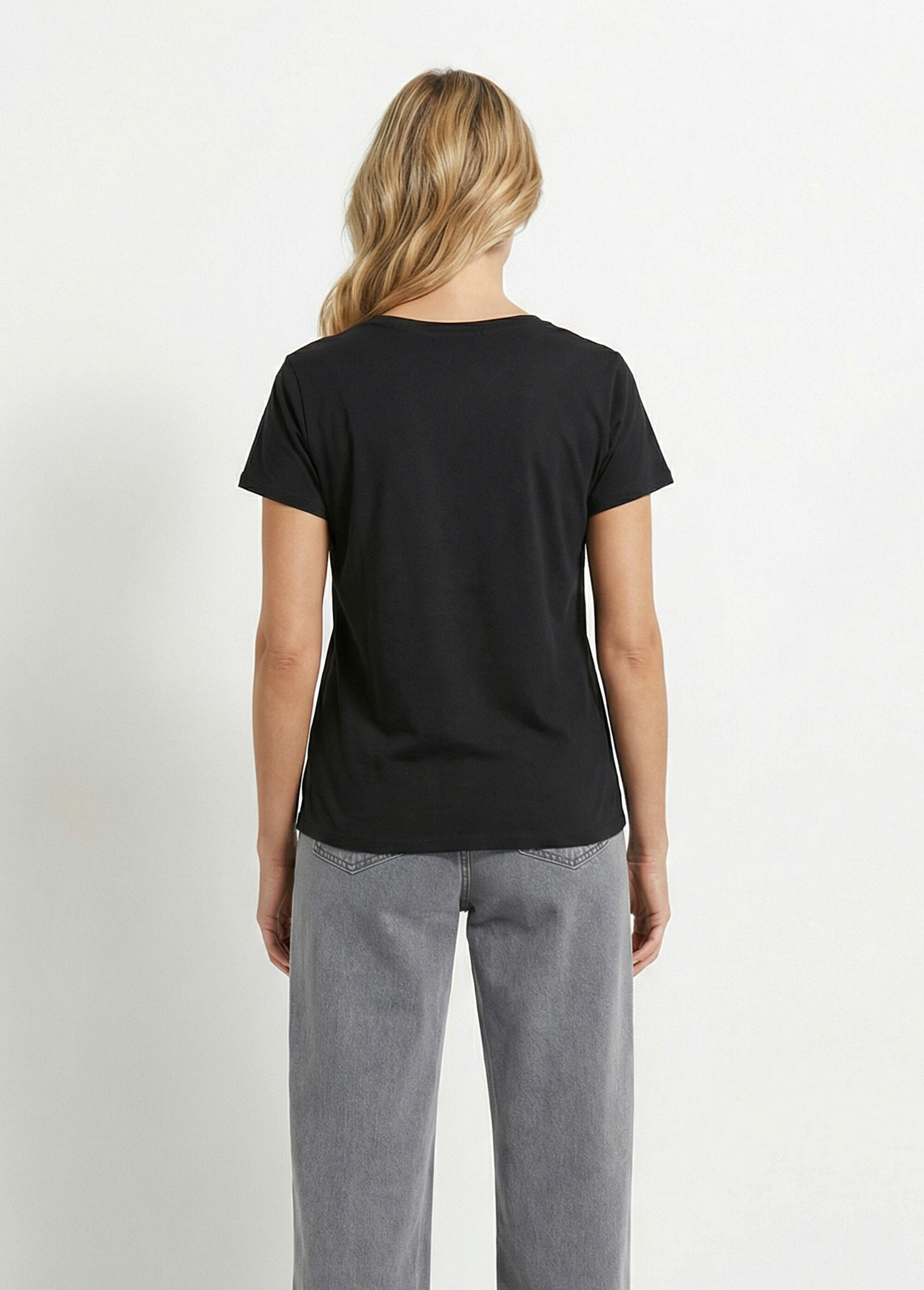 Camiseta_de_cuello_en_V_con_bordado_de_leopardo_neón_Negro_DO1_slim