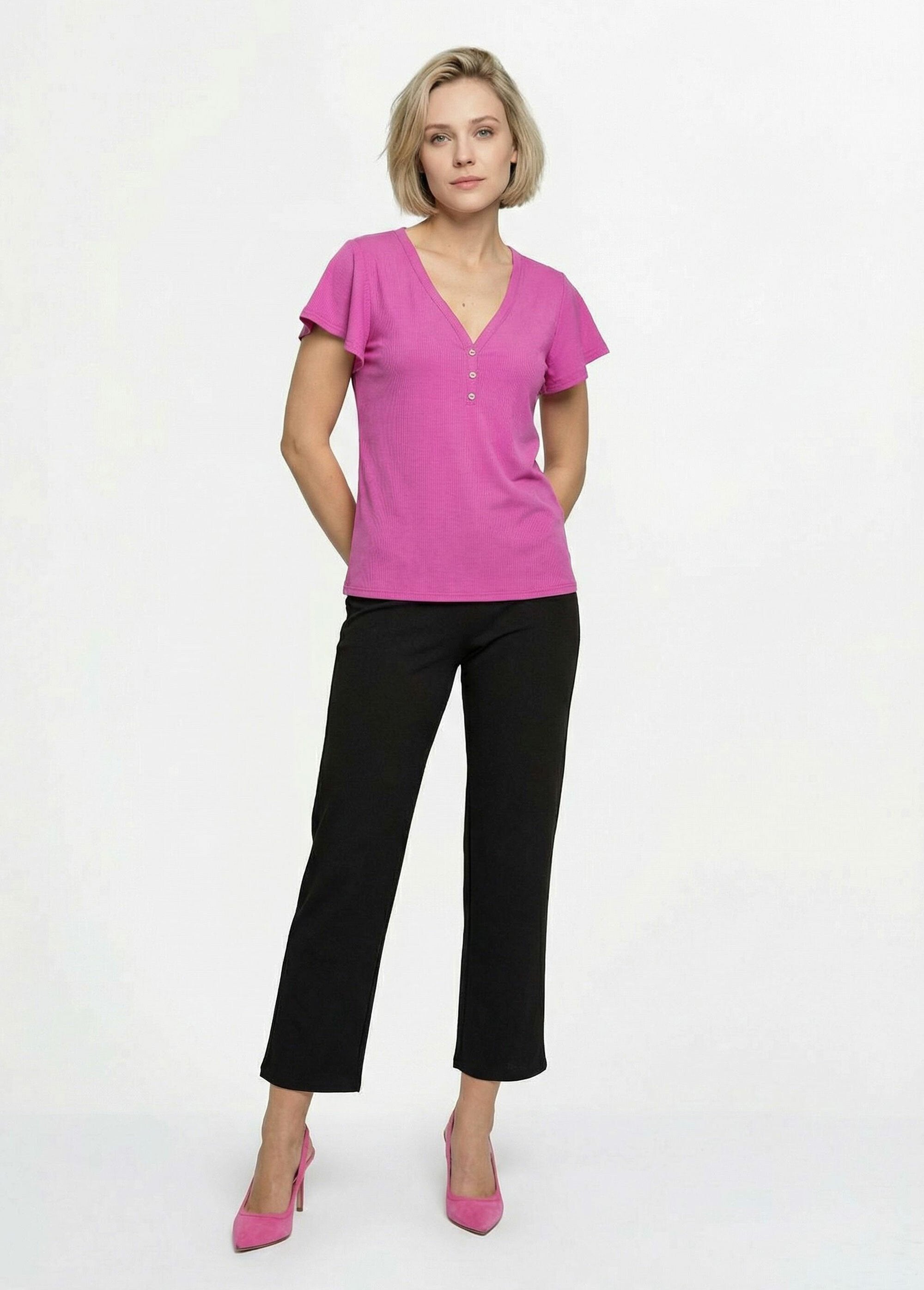 Camiseta_de_cuello_en_V_de_punto_acanalado,_Essential_Fucsia_SF1_slim