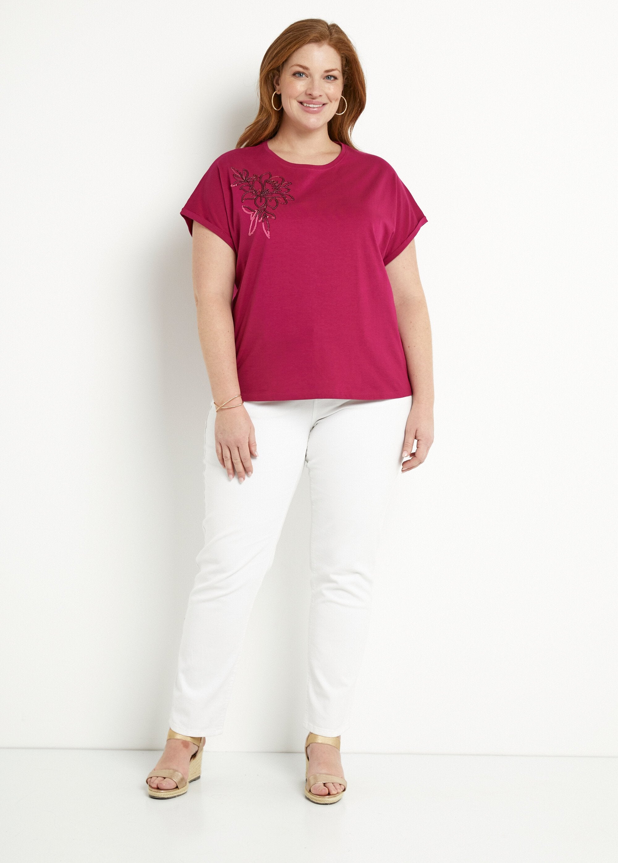 Camiseta_de_algodón_lisa_con_mangas_cortas_y_lentejuelas._Cassis_SF1_curvy