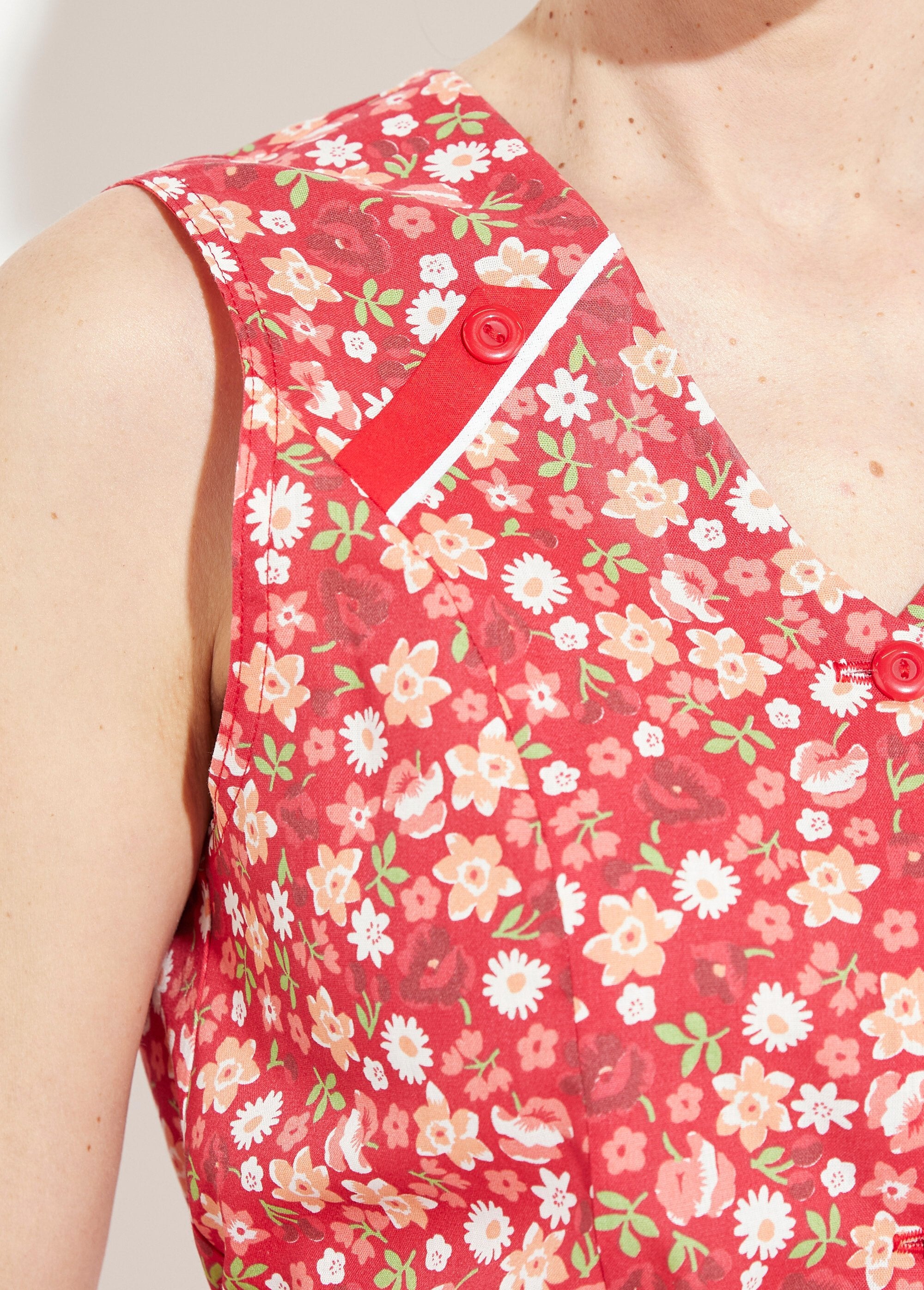 Delantal_sin_mangas_abotonado_con_estampado_floral_Rojo_DE2_slim