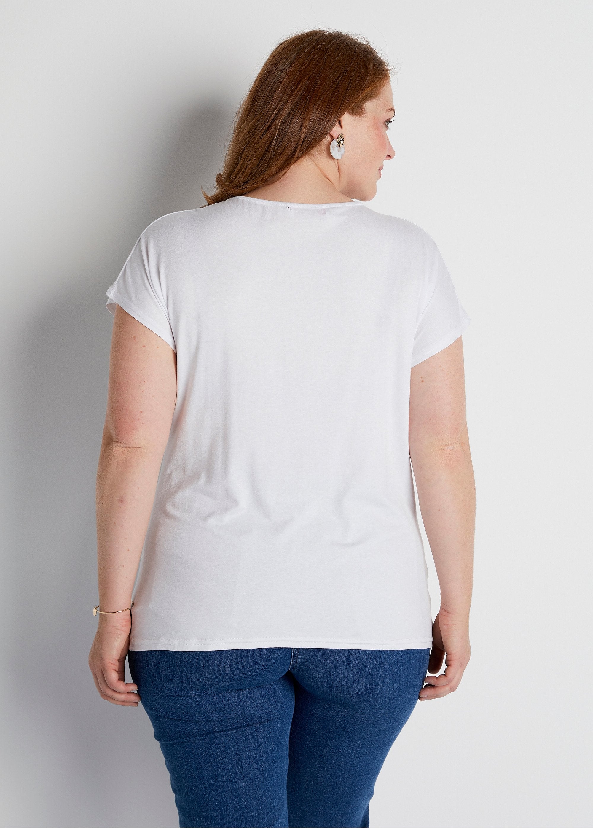 Camiseta_corta_de_encaje_elástico_Blanco,_Blanca_DO1_curvy