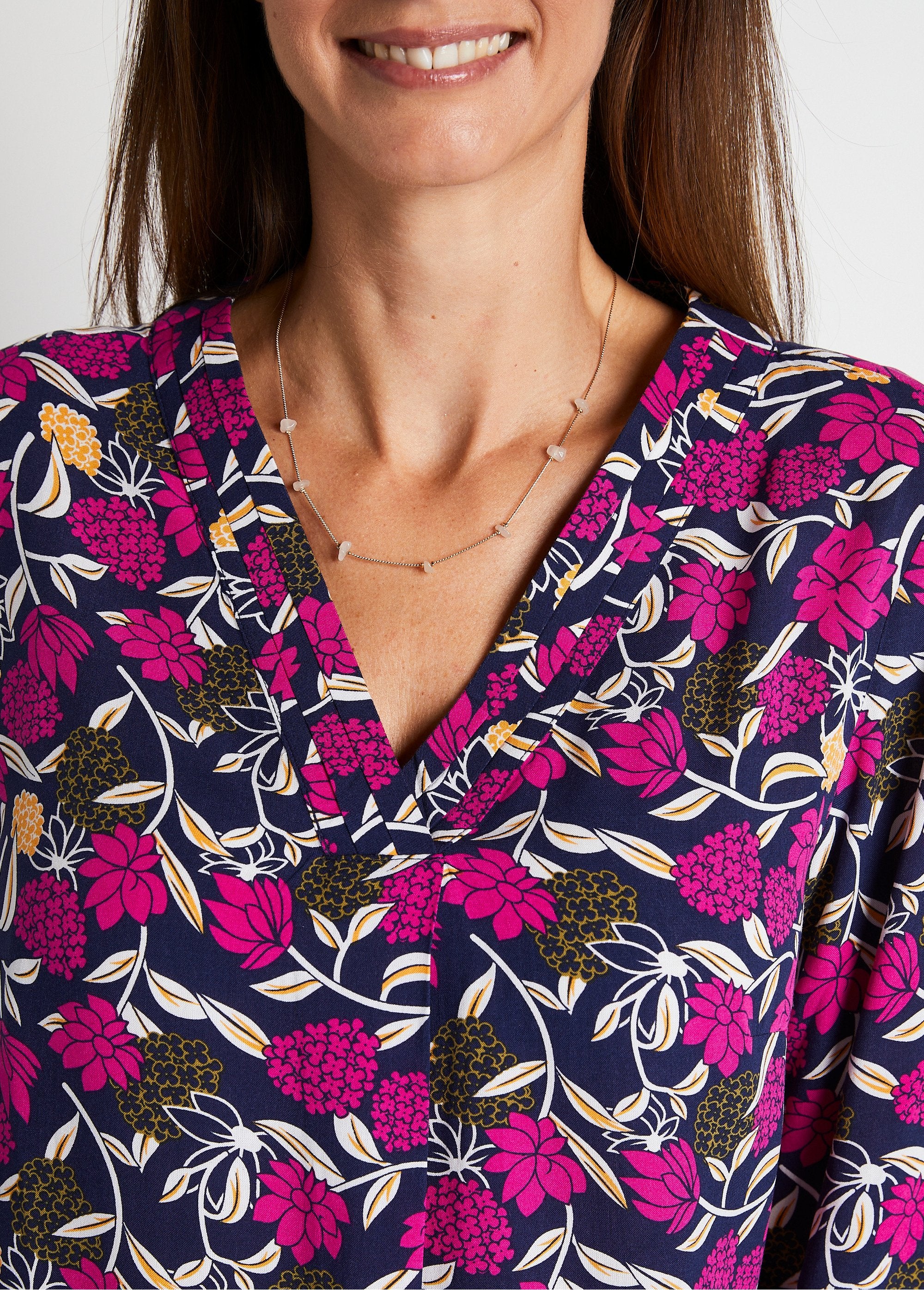 Túnica_larga_suelta_con_estampado_floral_Estampado_fucsia_DE2_slim