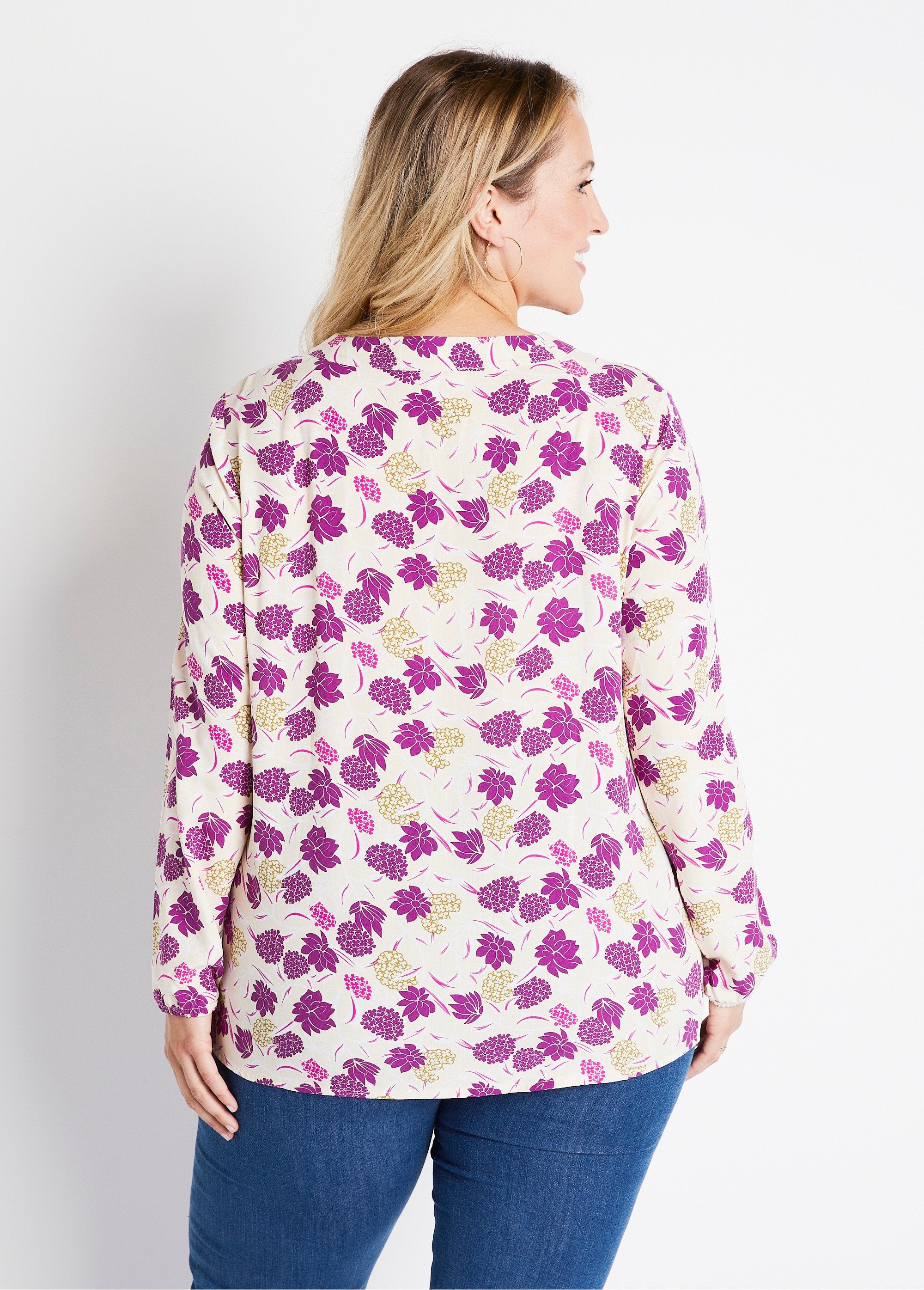 Túnica_larga_suelta_con_estampado_floral_Estampado_crudo_DO1_curvy