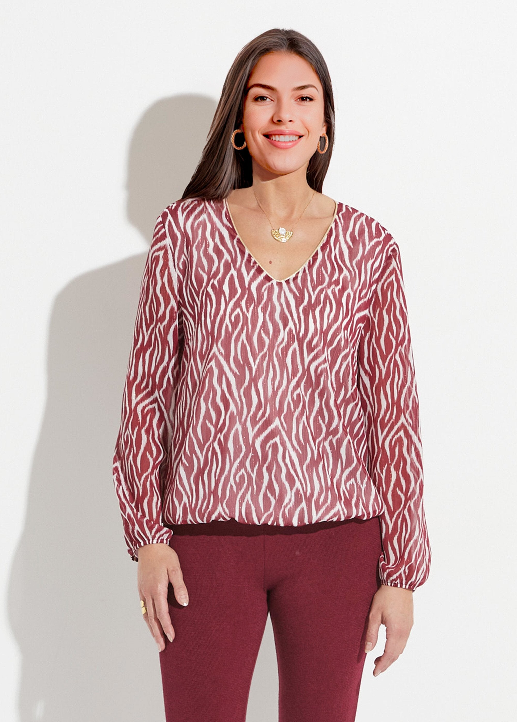 Túnica_con_cuello_en_V_y_forro_de_voile_estampado_Estampado_burdeos_FA1_slim
