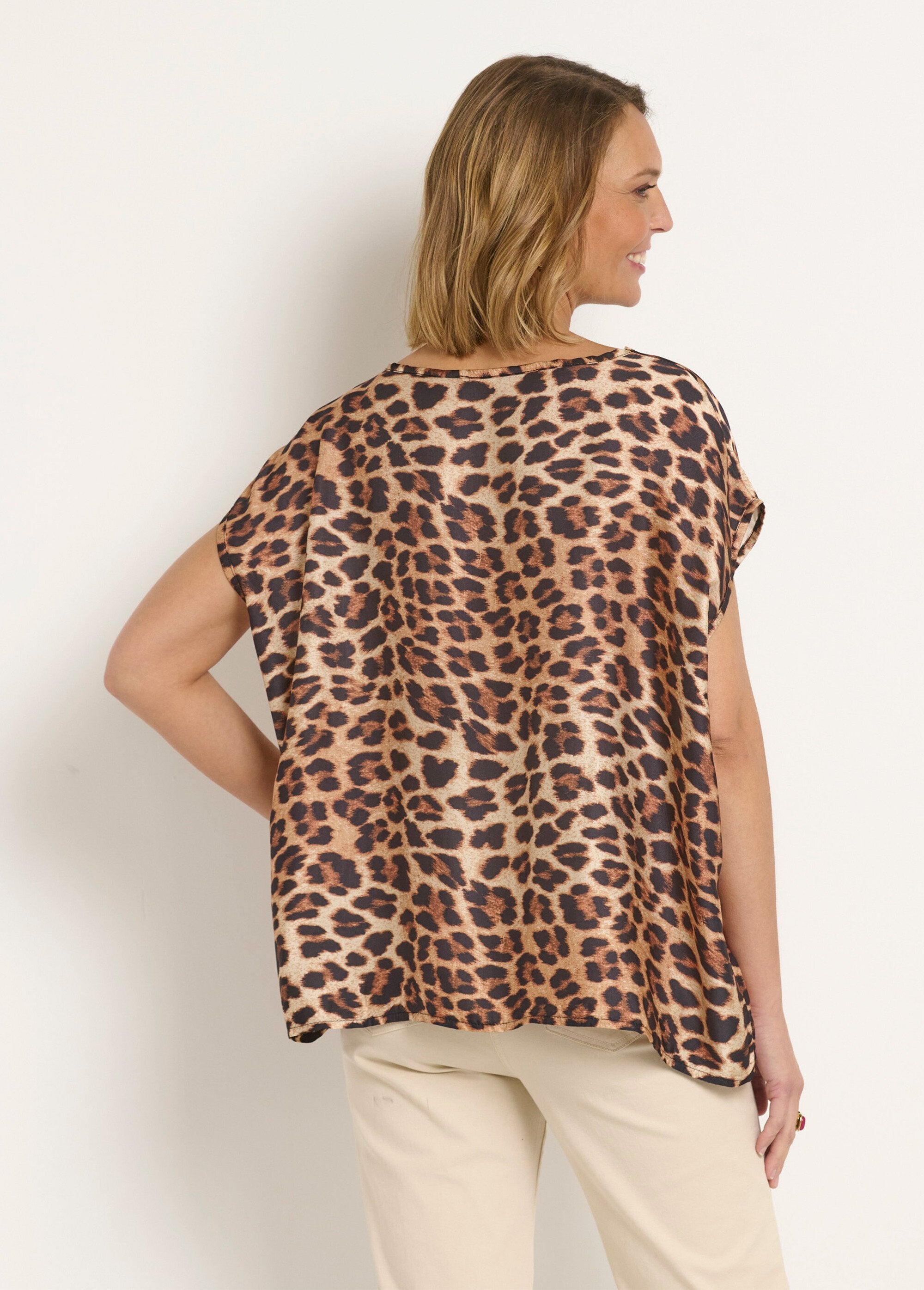 Túnica_ancha_de_seda_con_mangas_de_kimono_Leopardo_DO1_slim