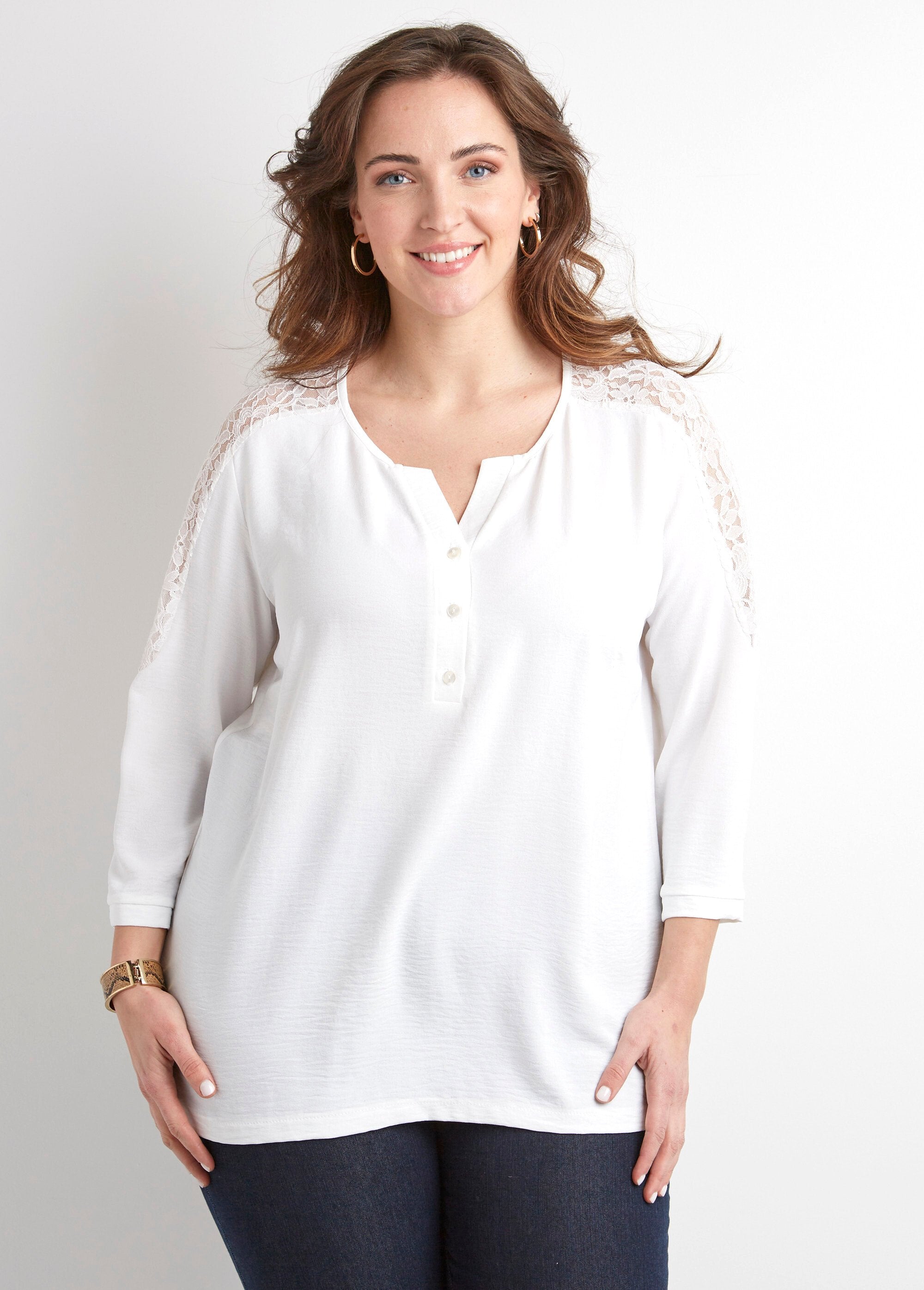 Túnica_de_encaje_con_botones_y_cuello_en_V_manga_3/4_Crudo_FA1_curvy