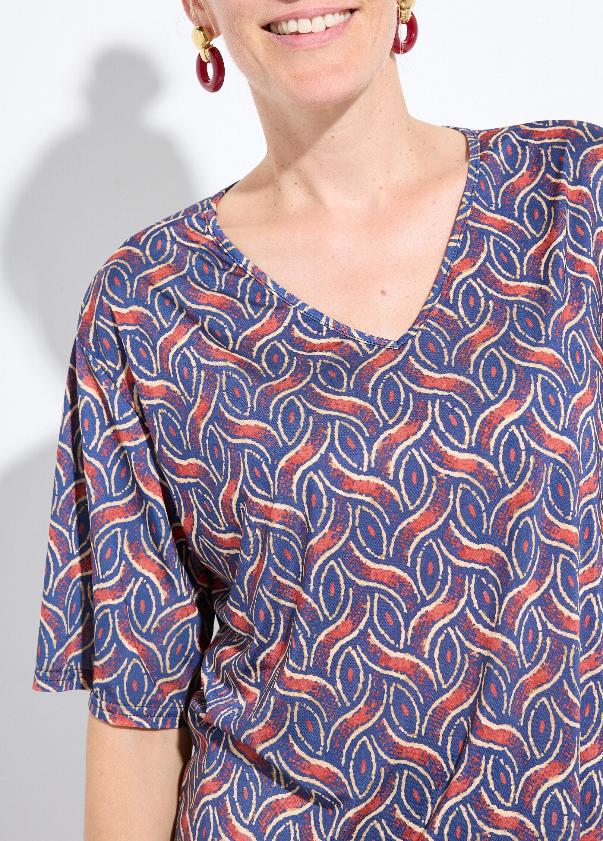 Túnica_de_manga_corta_con_estampado_étnico_Azul_marino_y_ladrillo_DE1_slim