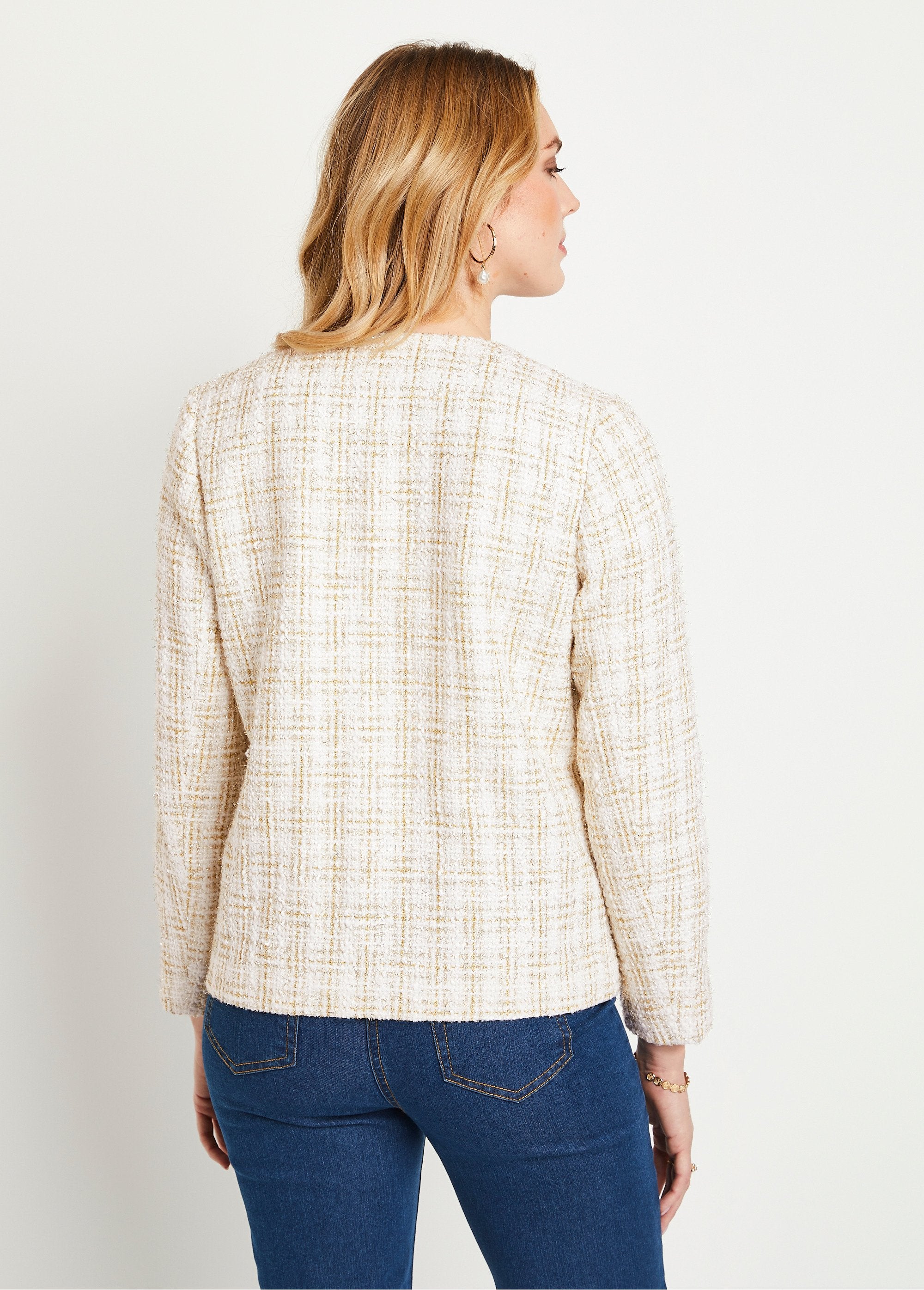 Chaqueta_corta_sin_cuello_en_tejido_efecto_tweed_Natural_y_dorado_DO1_slim