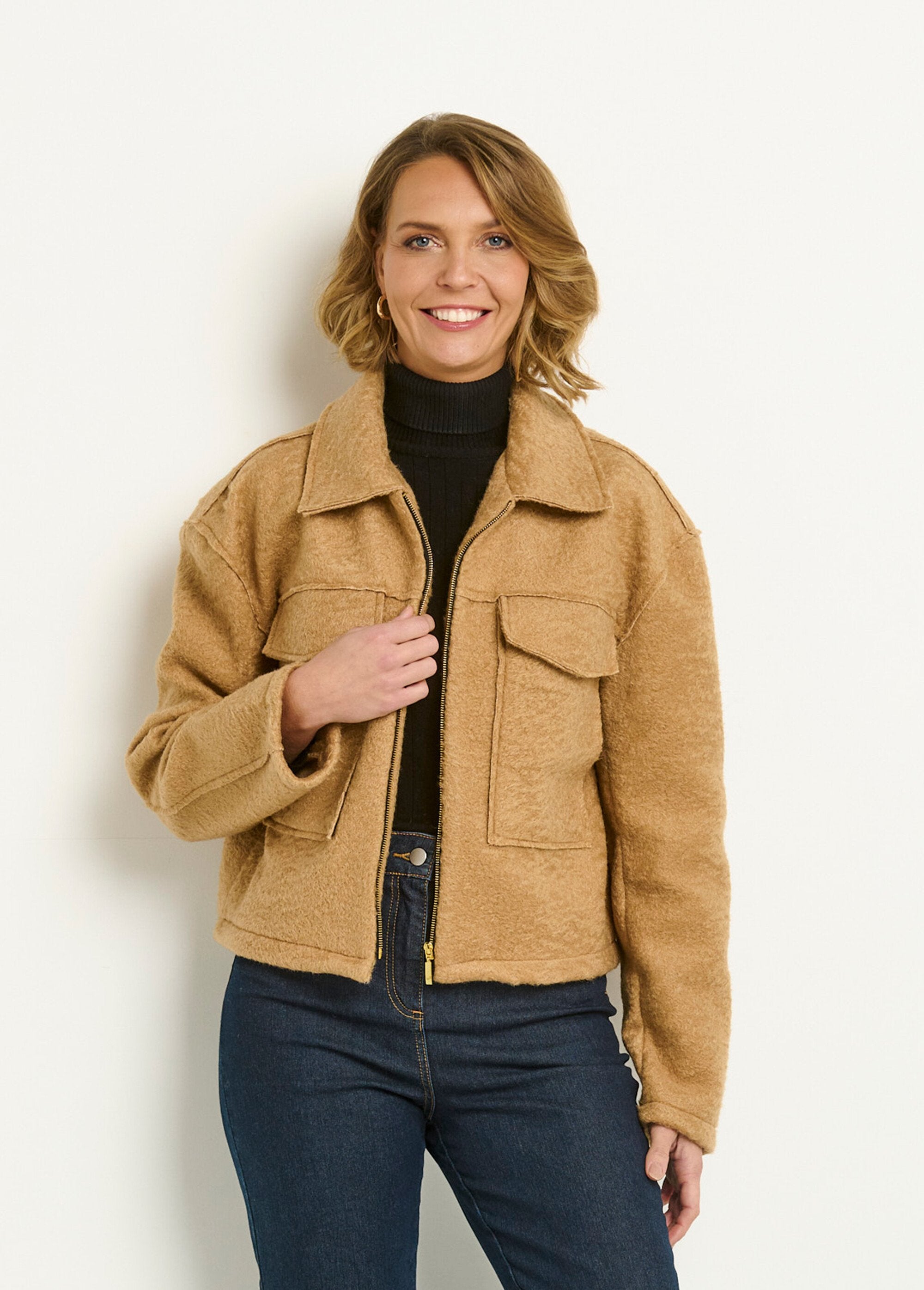 Chaqueta_corta_de_felpa_con_cremallera_Camel_FA1_slim