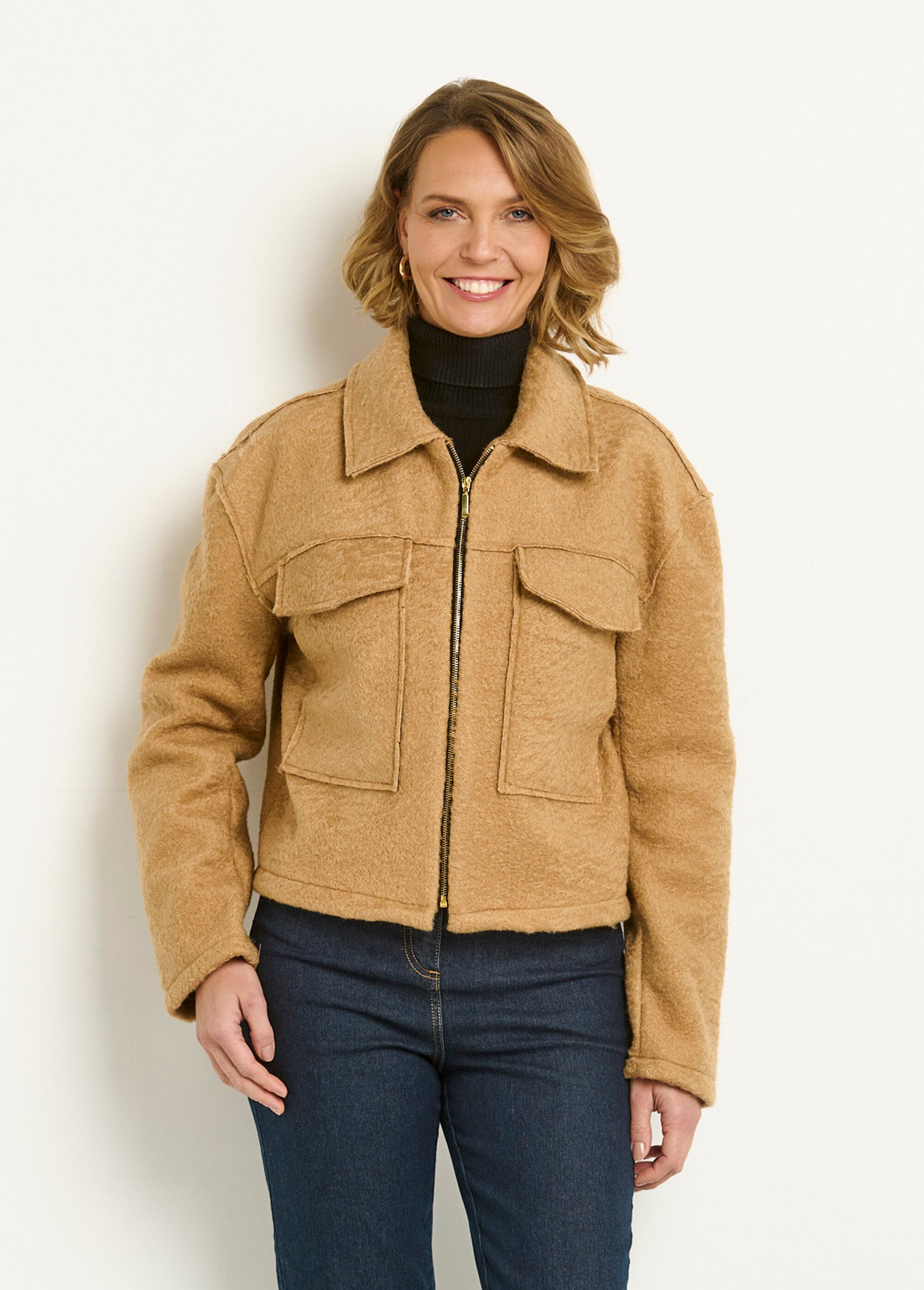 Chaqueta_corta_de_felpa_con_cremallera_Camel_FA2_slim