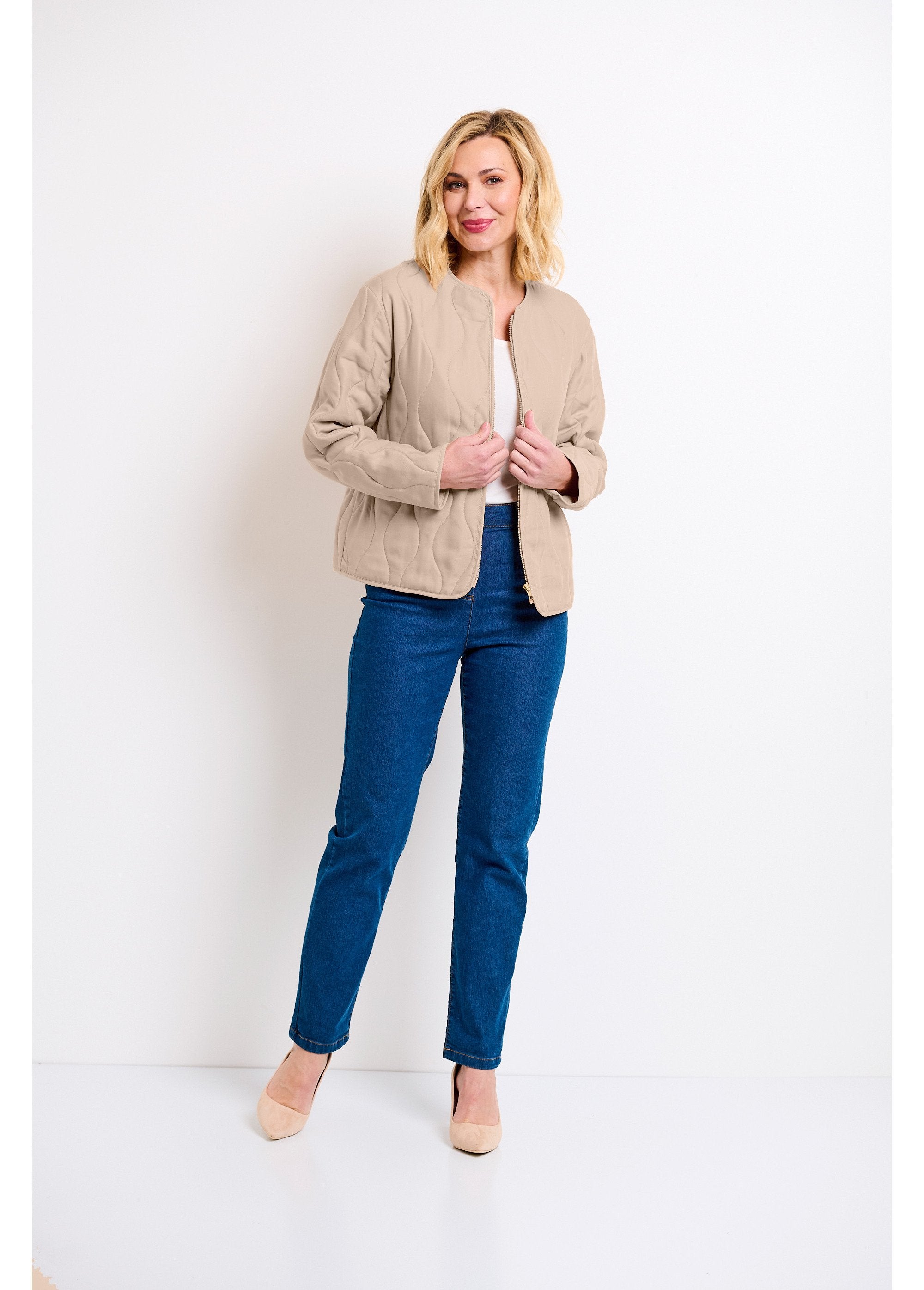 Chaqueta_corta_lisa_acolchada_con_cremallera_y_cuello_redondo_Beige_SF1_slim