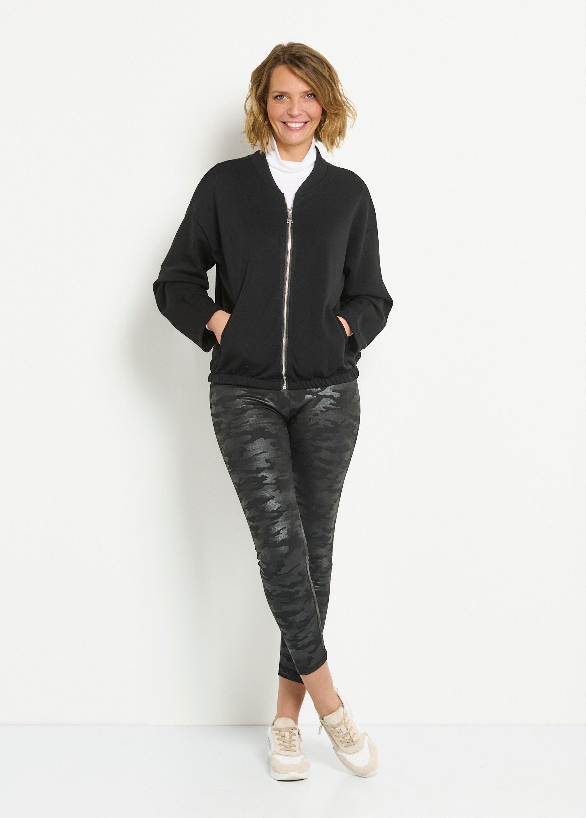 Chaqueta_estilo_osito_con_cremallera_para_mayor_comodidad_Negro_SF1_slim