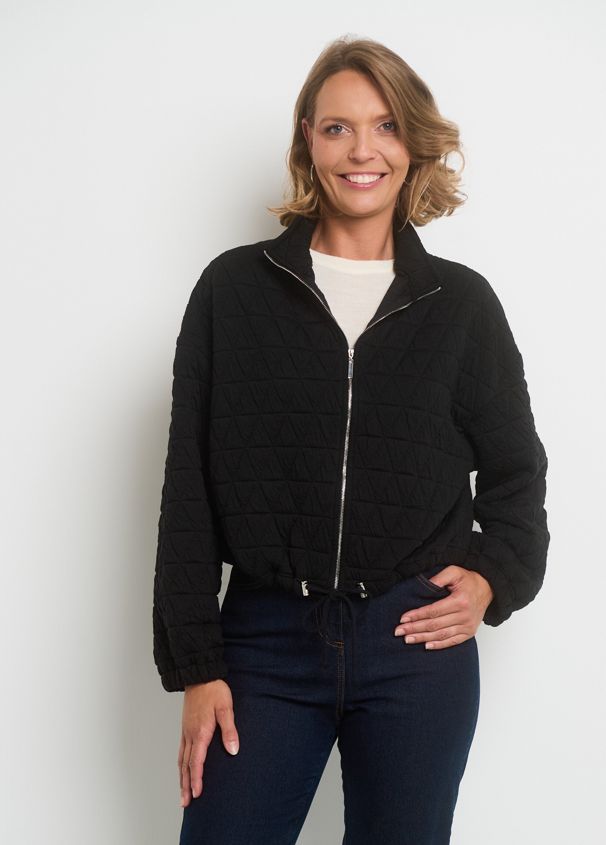 Chaqueta_acolchada_con_cremallera_y_cuello_alto_Negro_FA1_slim